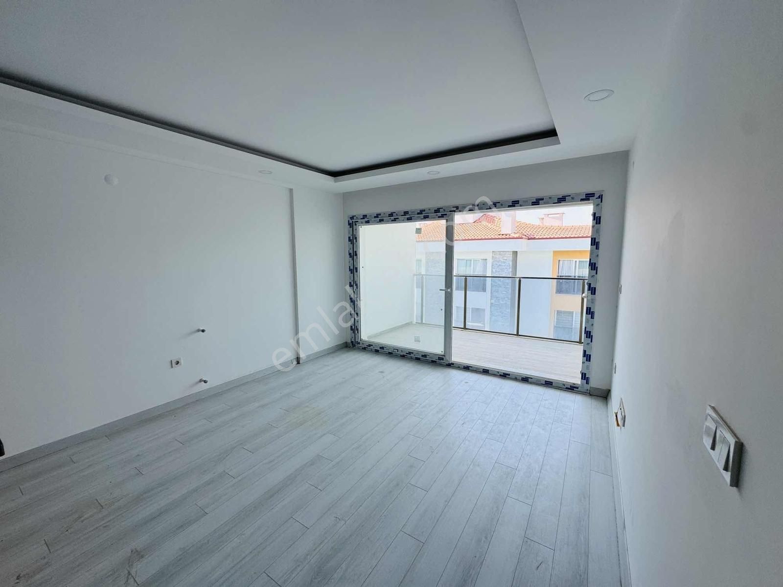 Kuşadası Davutlar'da Havuzlu Otoparklı Sitede 3+1 Dubleks Daire - Görsel 26