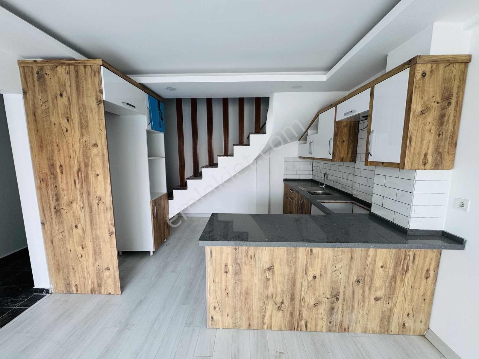 Kuşadası Davutlar'da Havuzlu Otoparklı Sitede 3+1 Dubleks Daire - Görsel 2