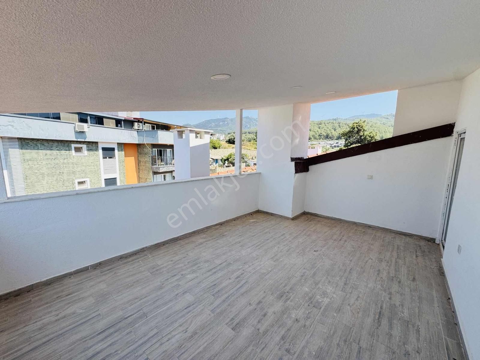 Kuşadası Davutlar'da Havuzlu Otoparklı Sitede 3+1 Dubleks Daire - Görsel 32