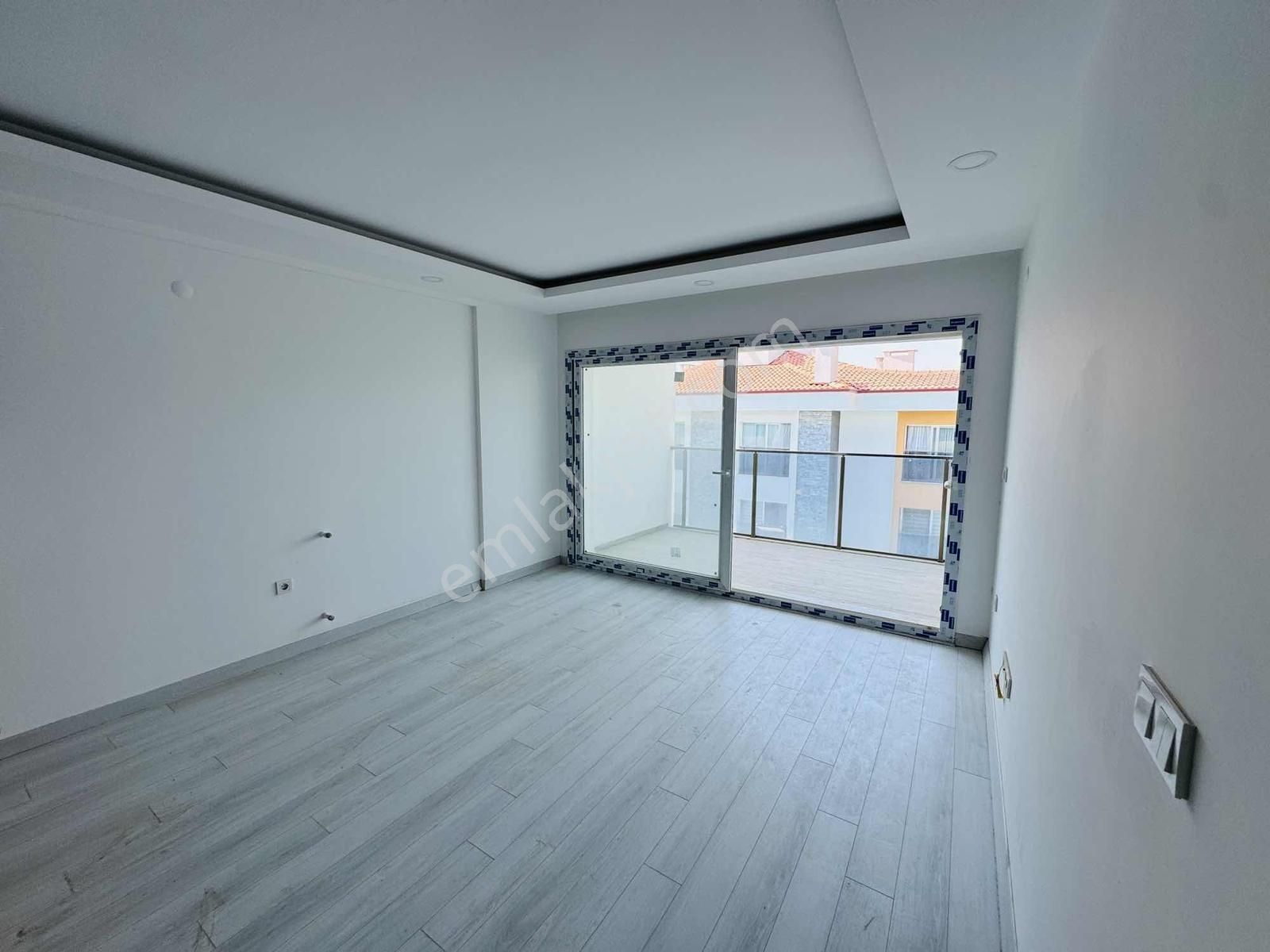 Kuşadası Davutlar'da Havuzlu Otoparklı Sitede 3+1 Dubleks Daire - Görsel 30