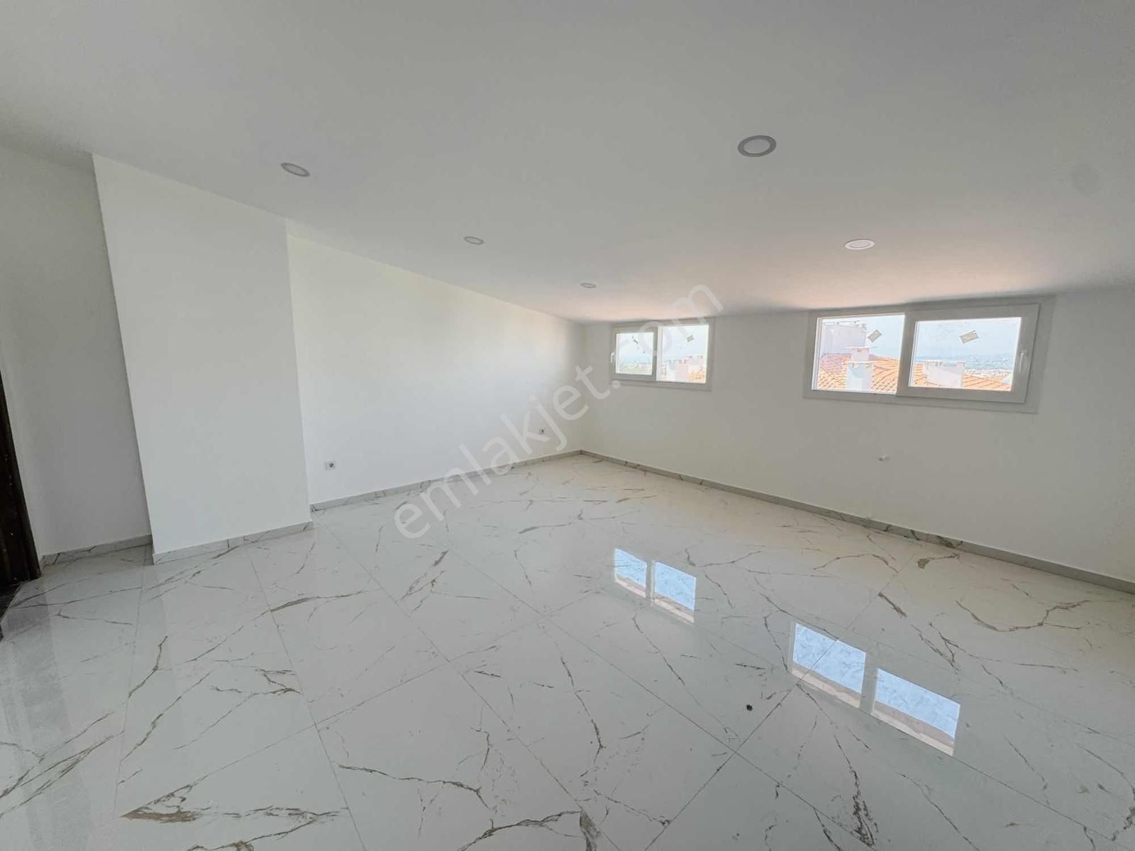 Kuşadası Davutlar'da Havuzlu Otoparklı Sitede 3+1 Dubleks Daire - Görsel 25