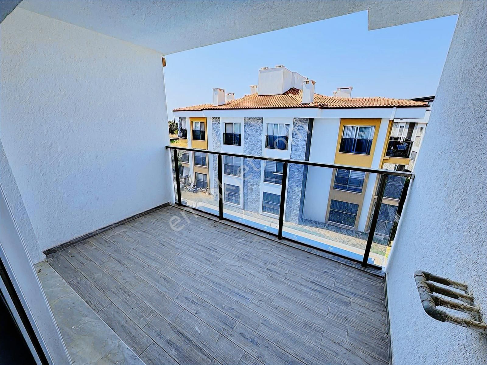 Kuşadası Davutlar'da Havuzlu Otoparklı Sitede 3+1 Dubleks Daire - Görsel 34