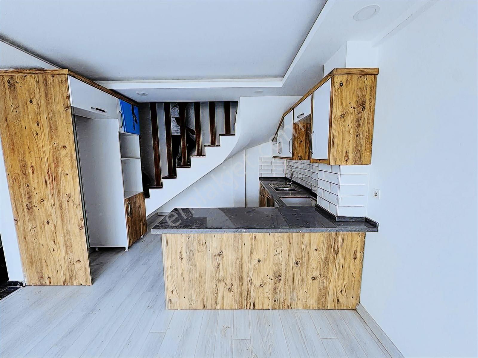 Kuşadası Davutlar'da Havuzlu Otoparklı Sitede 3+1 Dubleks Daire - Görsel 10