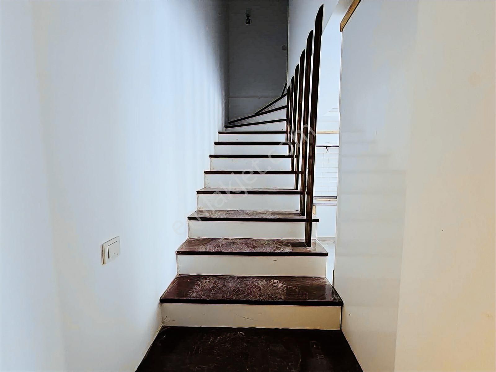 Kuşadası Davutlar'da Havuzlu Otoparklı Sitede 3+1 Dubleks Daire - Görsel 15