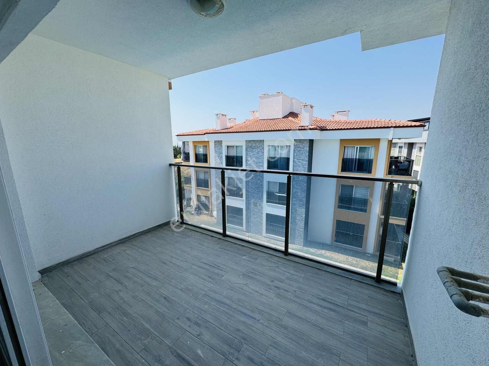 Kuşadası Davutlar'da Havuzlu Otoparklı Sitede 3+1 Dubleks Daire - Görsel 28