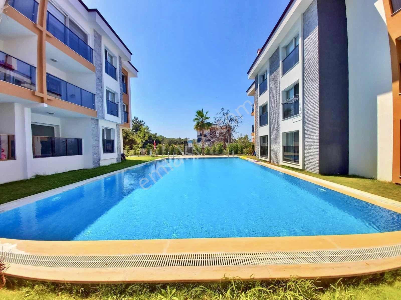 Kuşadası Davutlar'da Havuzlu Otoparklı Sitede 3+1 Dubleks Daire - Görsel 21