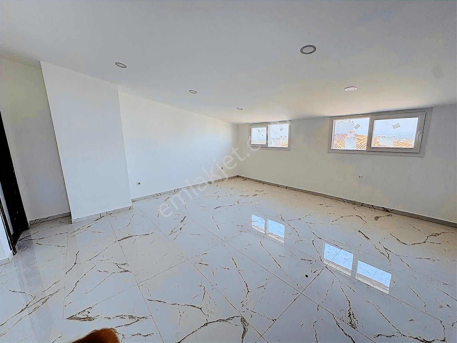 Kuşadası Davutlar'da Havuzlu Otoparklı Sitede 3+1 Dubleks Daire - Görsel 31