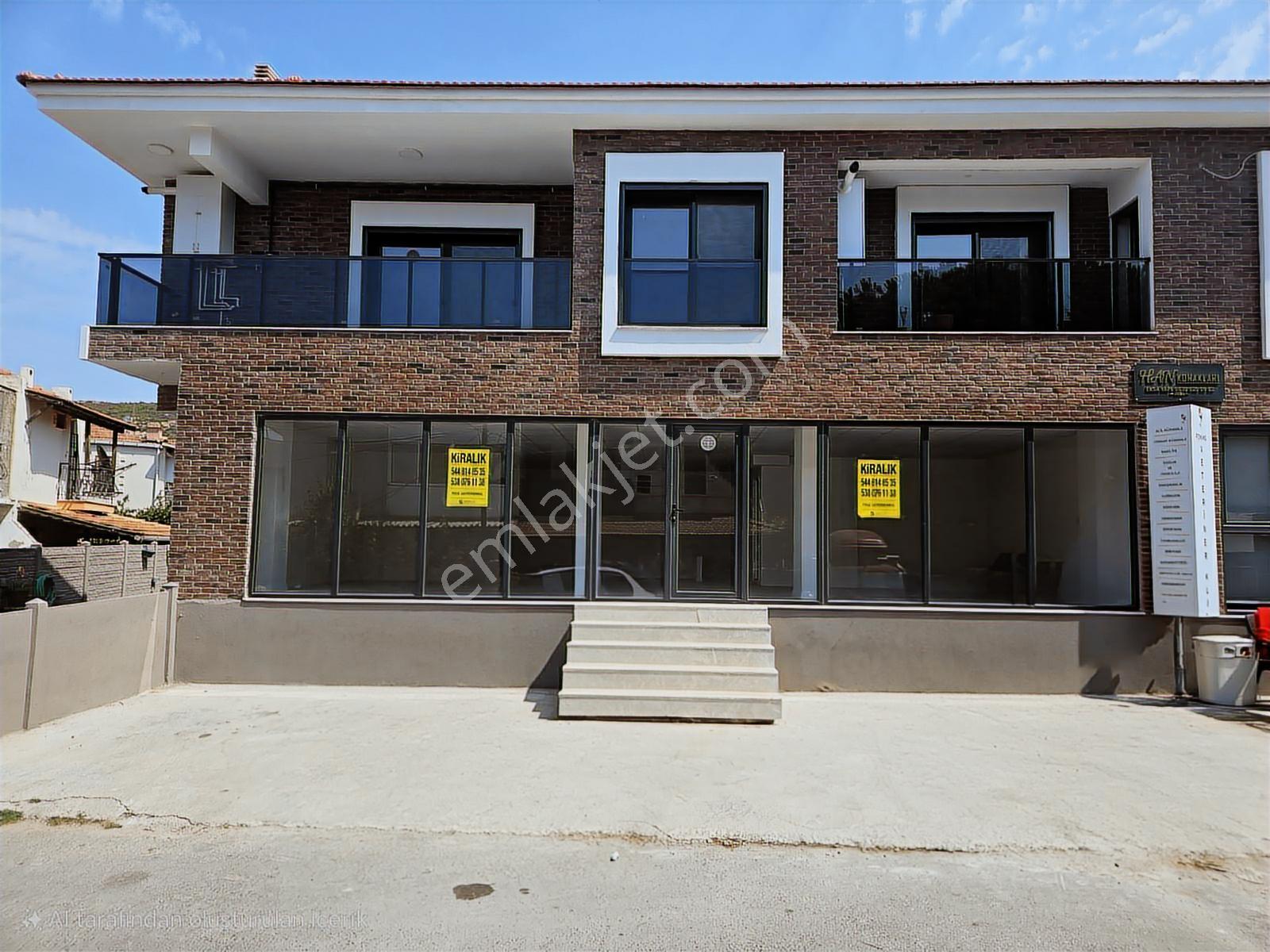 Yenifoça'nın Merkezinde Sahile Yakın İki Katlı Kiralık İş Yeri