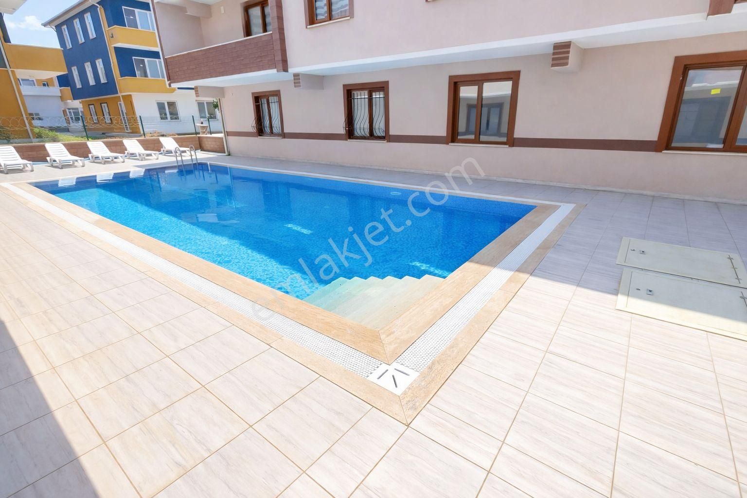 Havuzlu Site Ayrıcalığıyla Karasu'da Geniş 2+1 Satılık Daire - Görsel 3
