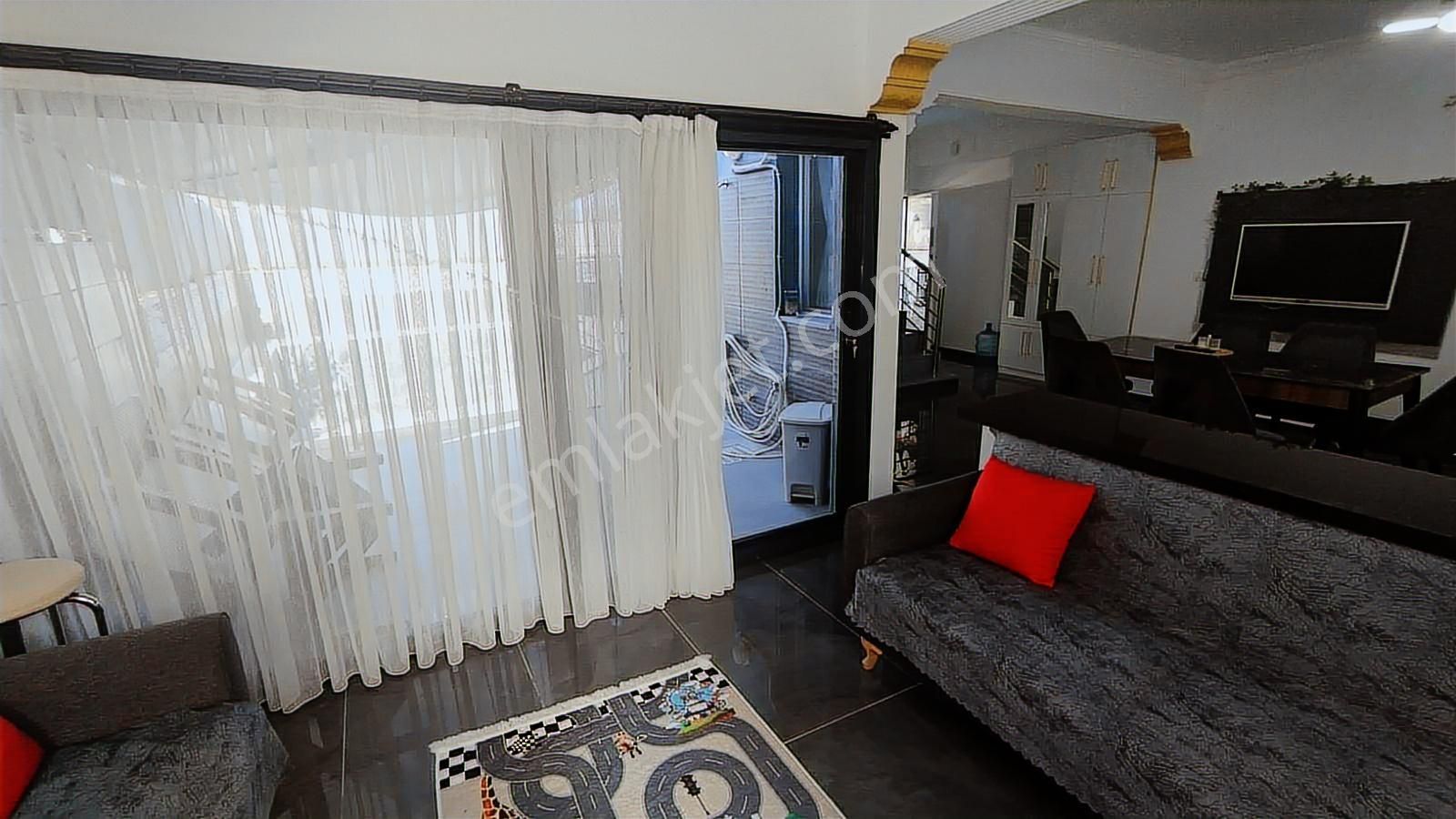 Foça'da Cadde Üstünde İlkon'dan Satılık 3+1 Lüks Villa Ve Dükkan - Görsel 24