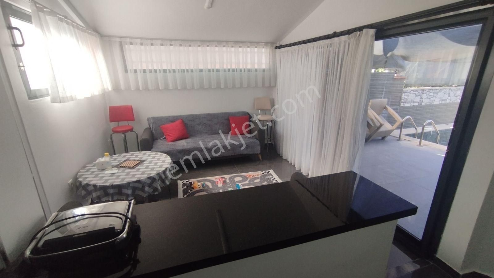 Foça'da Cadde Üstünde İlkon'dan Satılık 3+1 Lüks Villa Ve Dükkan - Görsel 18