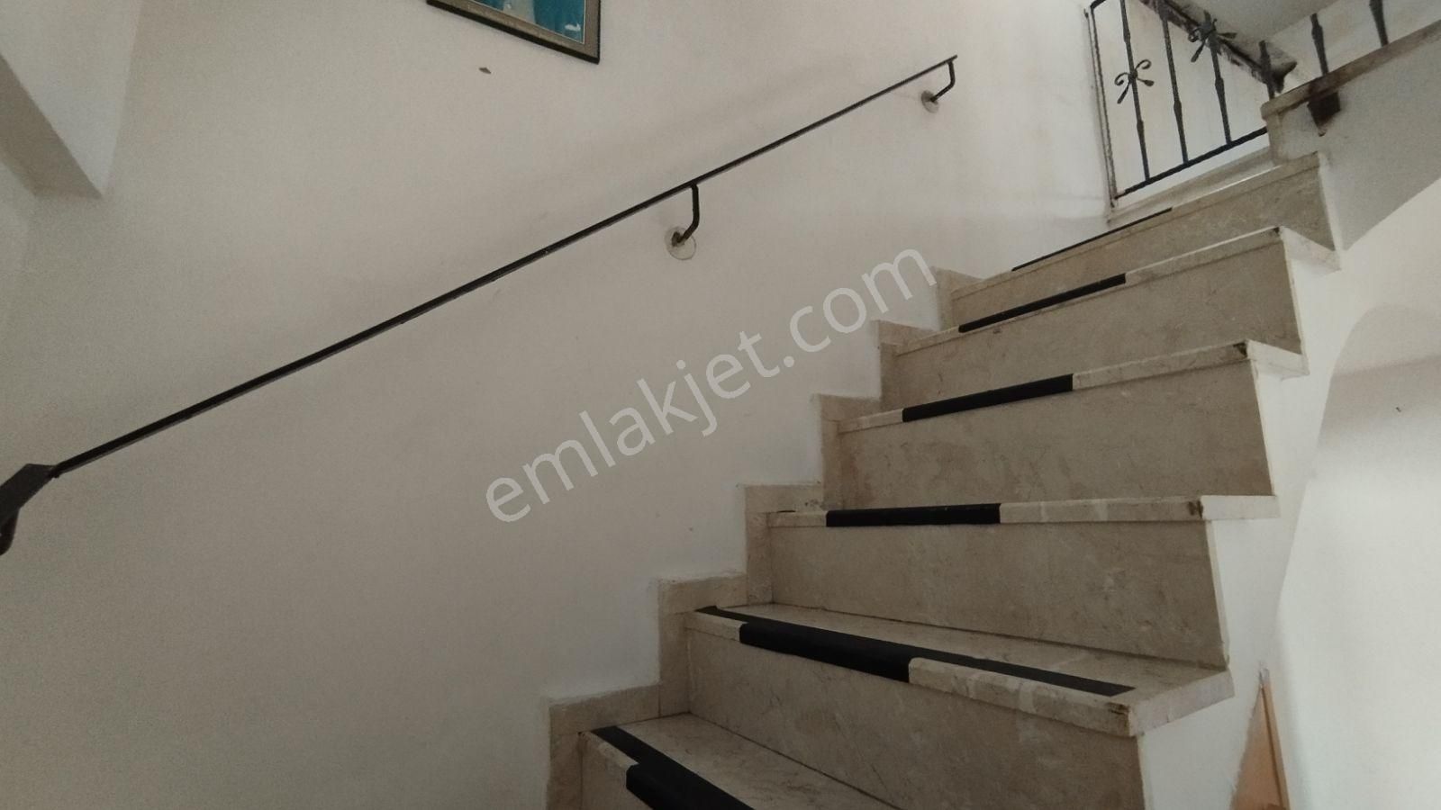 İlkon'dan Foça'da Havuzlu Sitede Satılık 3+1 Çatı Dubleks Daire - Görsel 31