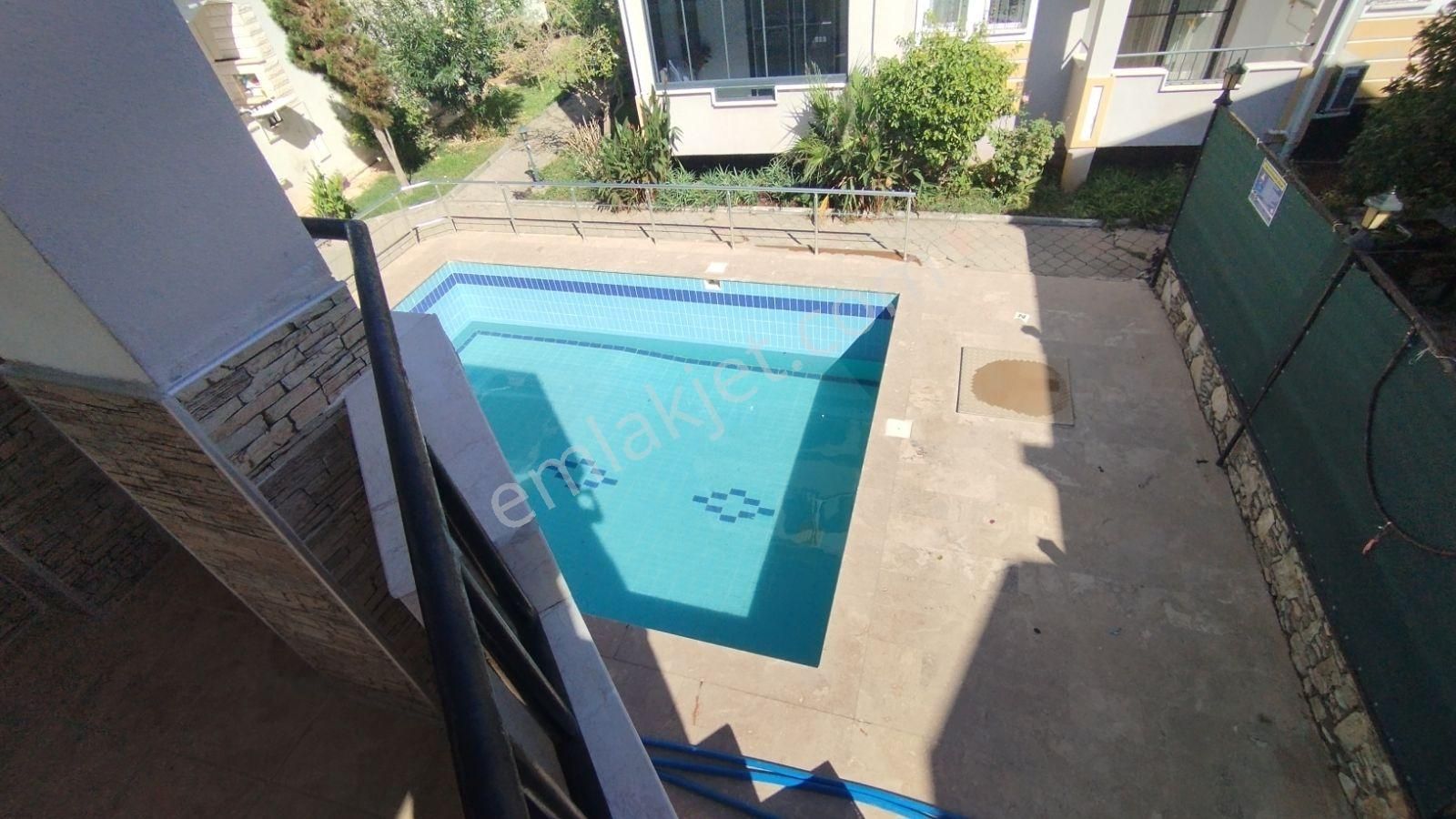 İlkon'dan Foça'da Havuzlu Sitede Satılık 3+1 Çatı Dubleks Daire - Görsel 4