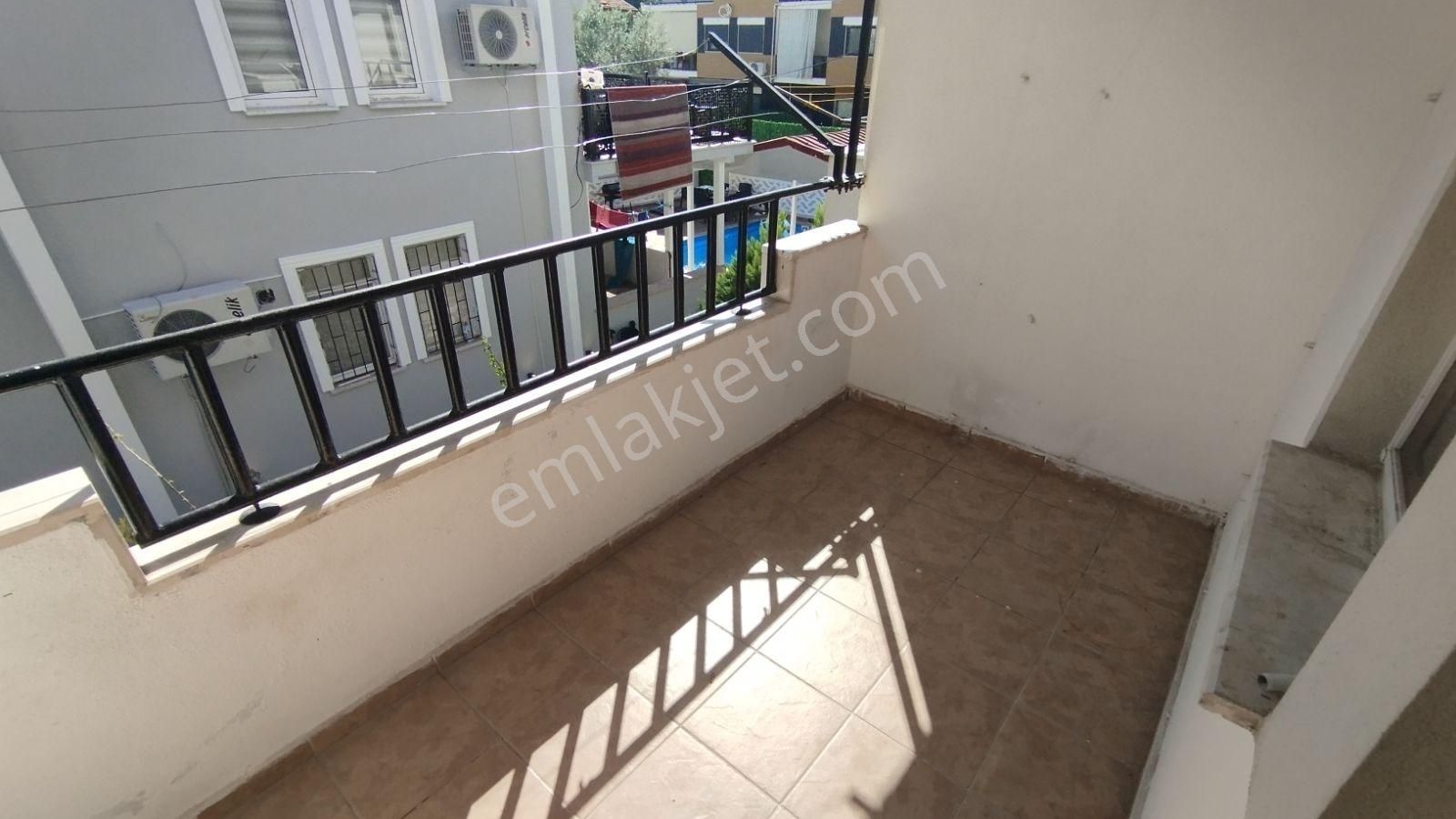 İlkon'dan Foça'da Havuzlu Sitede Satılık 3+1 Çatı Dubleks Daire - Görsel 18