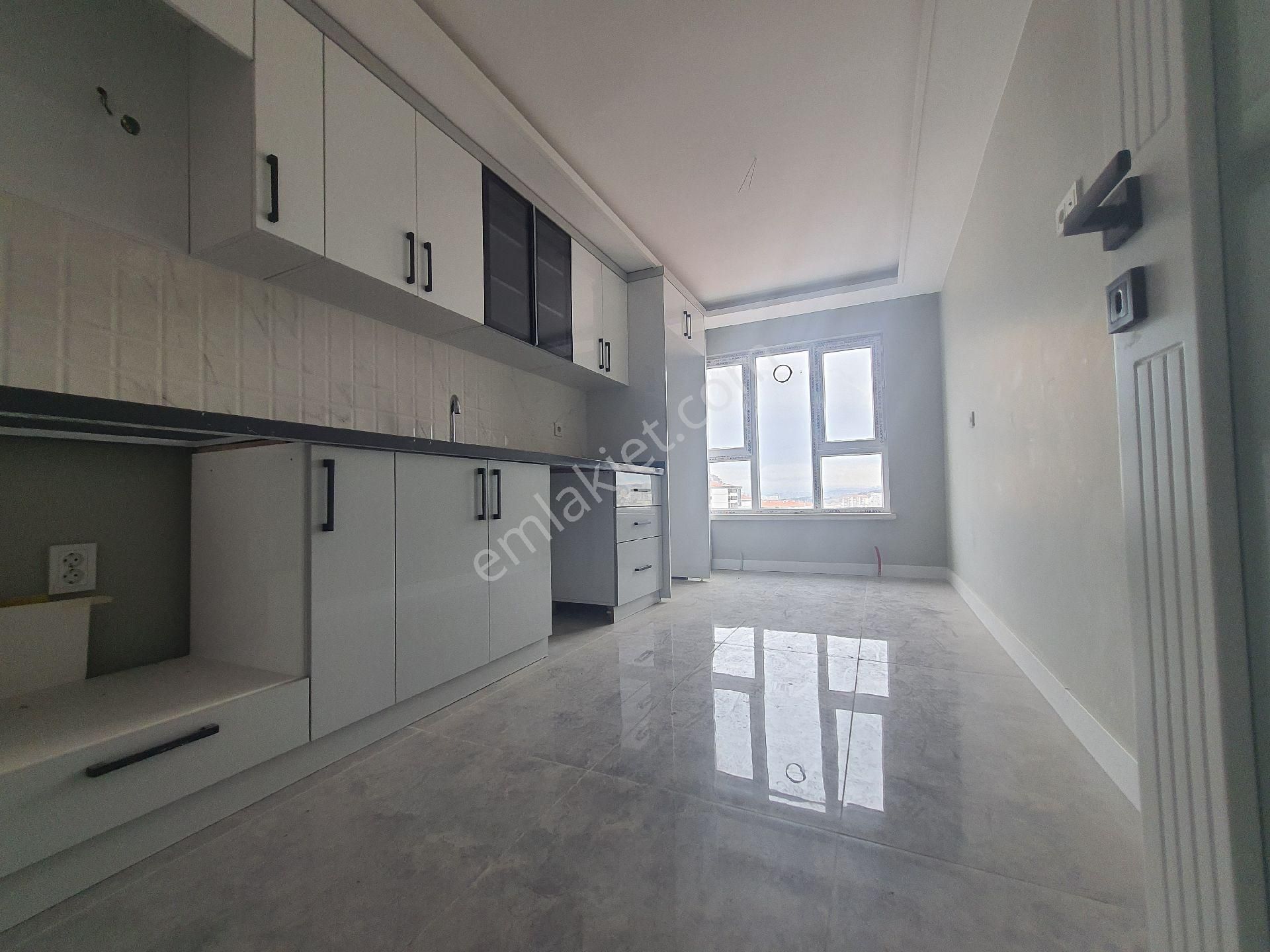 Kent'ten Mutlu Mh.cadde Üzeri 4+1 Çift Asansörlü Teraslı Şehir Manzaralı Fırsat Dubleks