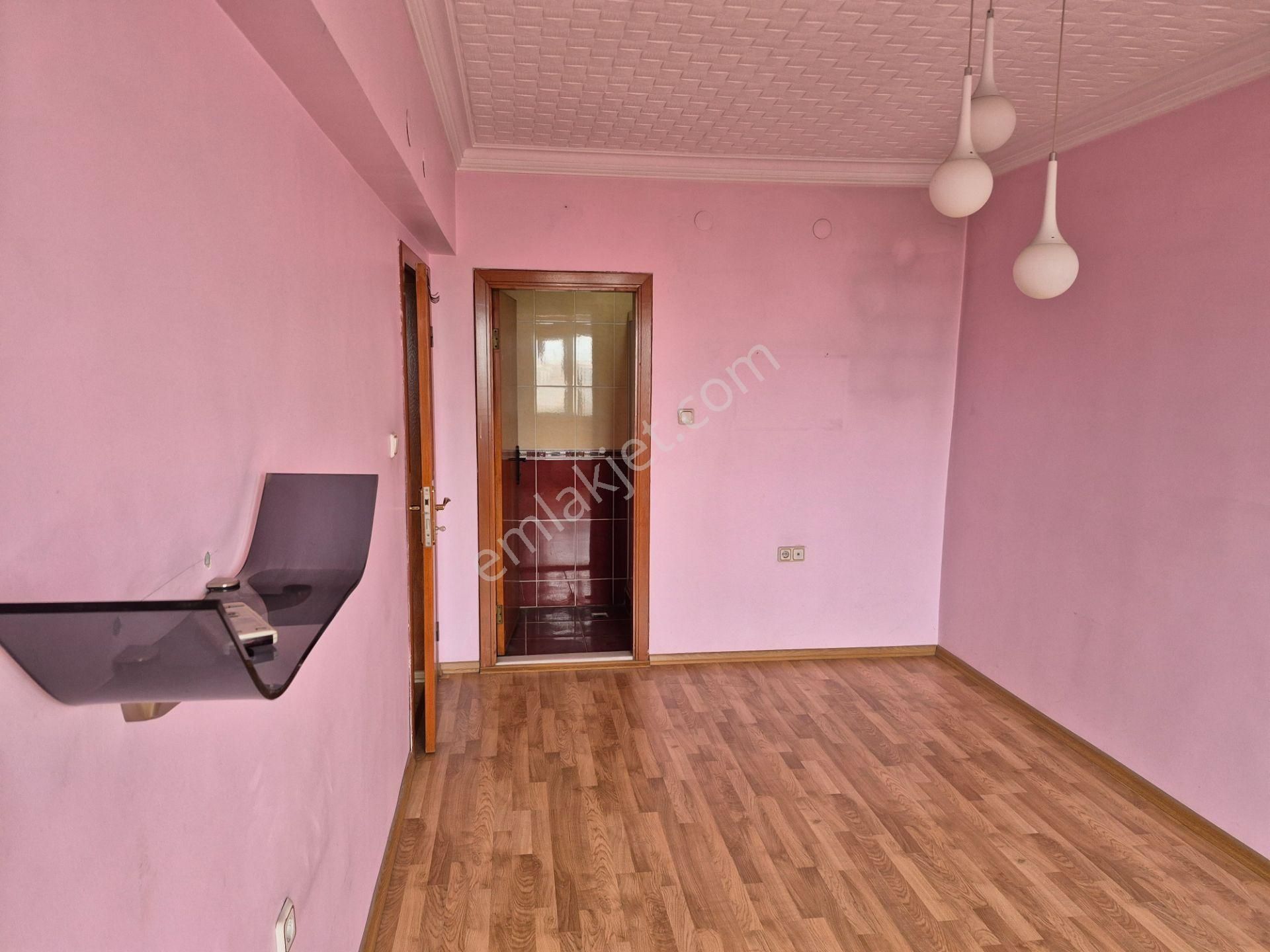 Ragıp Tüzün Mah. 2 Salon 6 Oda 1 Açık Teras 1 Kapalı Teras 3 Banyolu Satılık Daire - Görsel 13