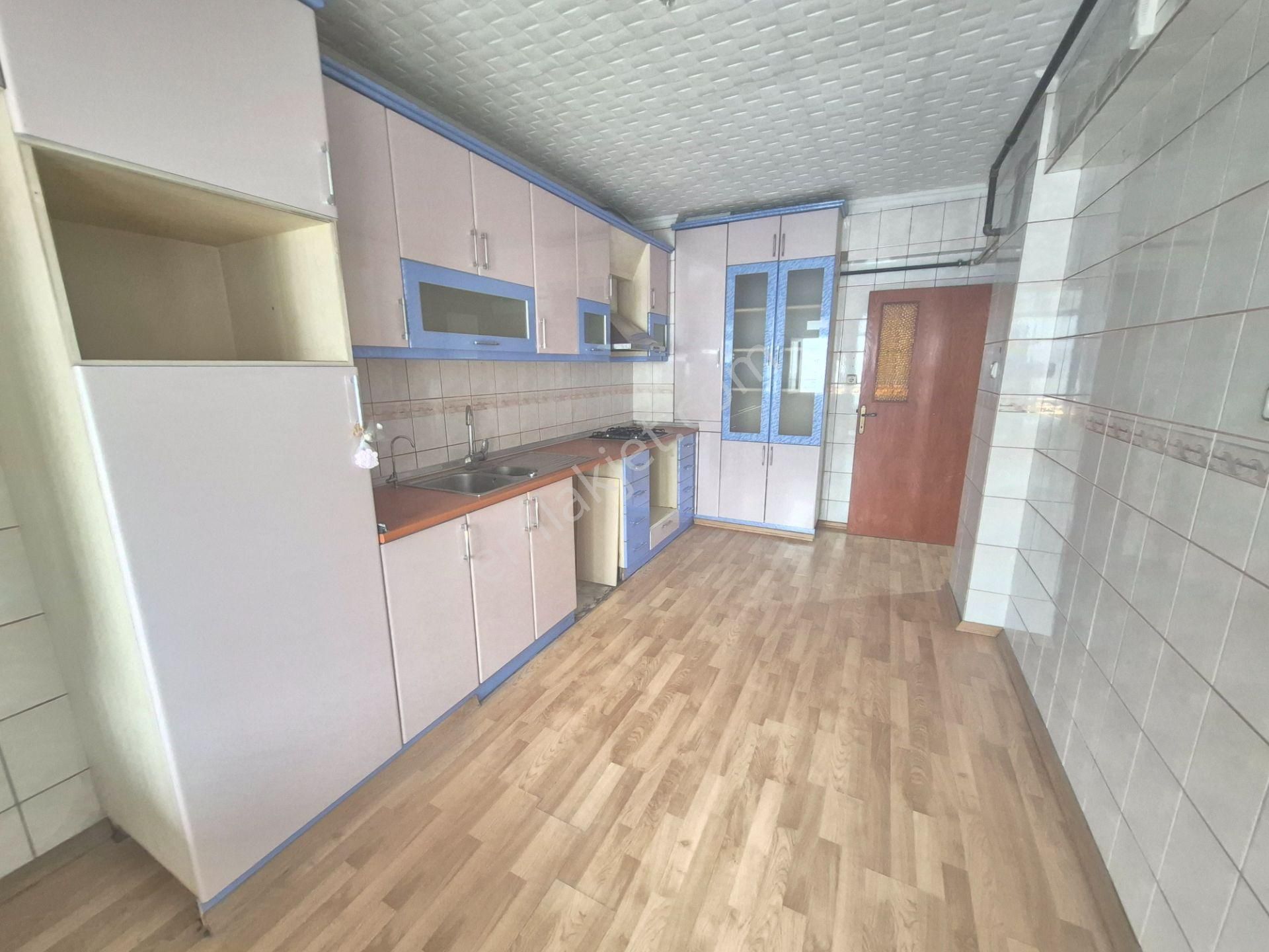 Ragıp Tüzün Mah. 2 Salon 6 Oda 1 Açık Teras 1 Kapalı Teras 3 Banyolu Satılık Daire - Görsel 5