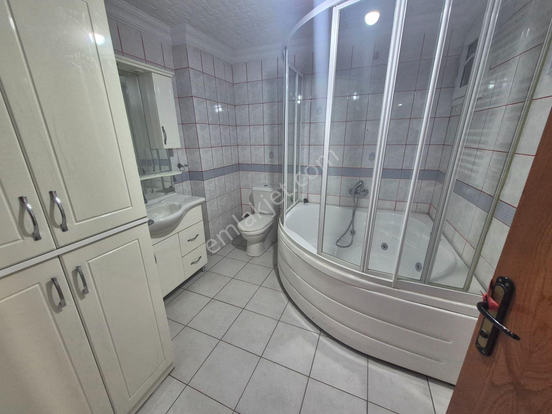 Ragıp Tüzün Mah. 2 Salon 6 Oda 1 Açık Teras 1 Kapalı Teras 3 Banyolu Satılık Daire - Görsel 9