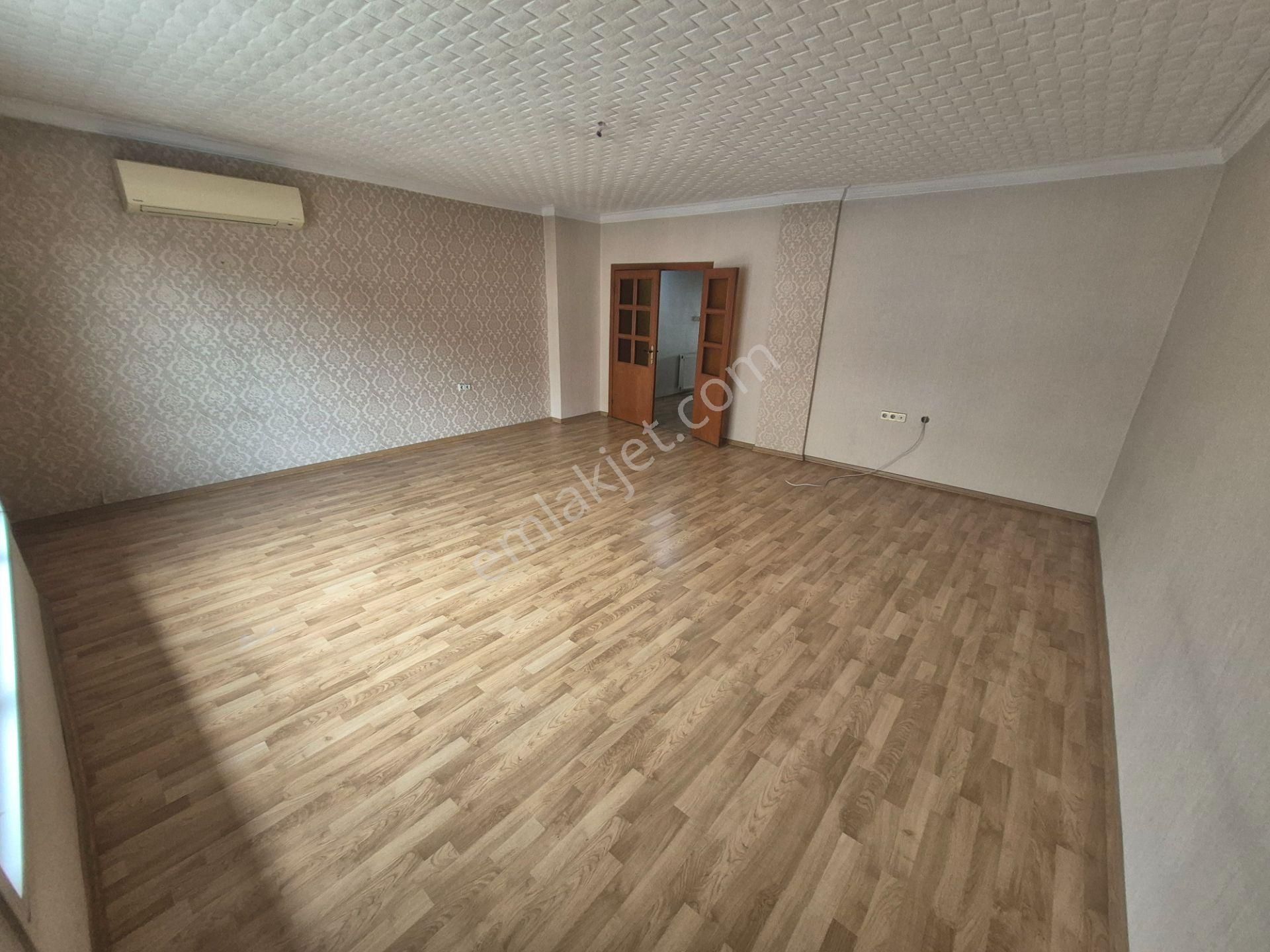 Ragıp Tüzün Mah. 2 Salon 6 Oda 1 Açık Teras 1 Kapalı Teras 3 Banyolu Satılık Daire - Görsel 8