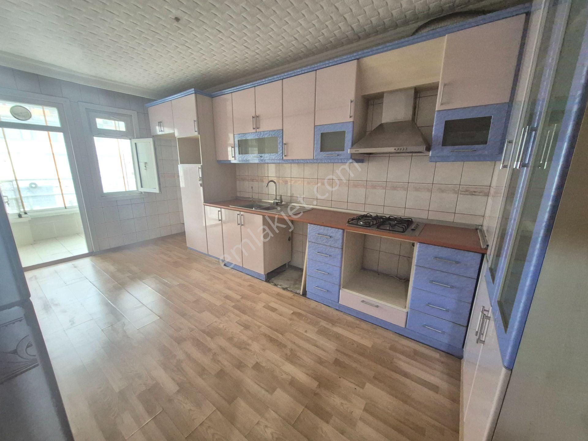 Ragıp Tüzün Mah. 2 Salon 6 Oda 1 Açık Teras 1 Kapalı Teras 3 Banyolu Satılık Daire - Görsel 3