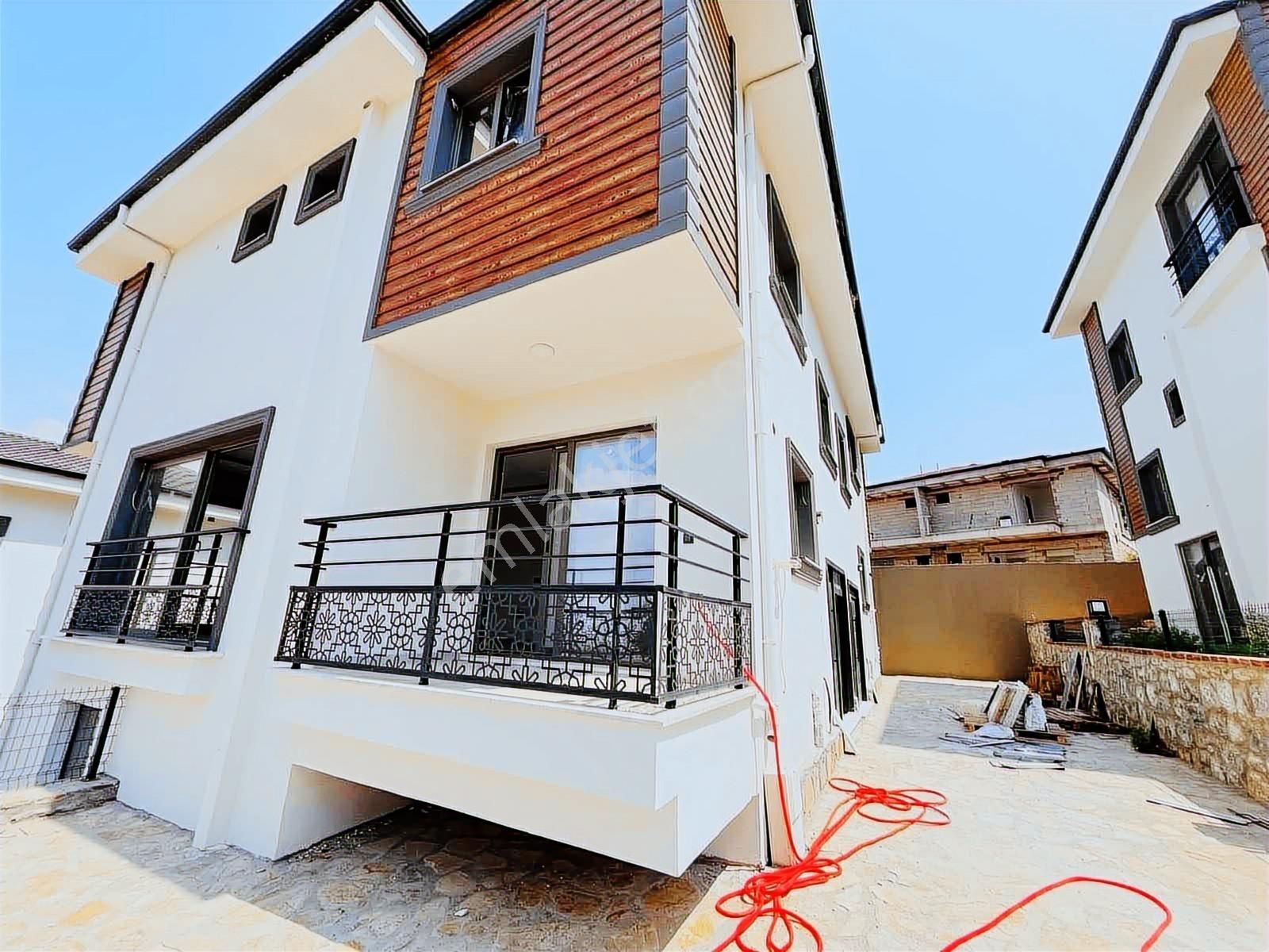 Muğla Milas Beçin Mahallesi'nde 5+1 Satılık Villa