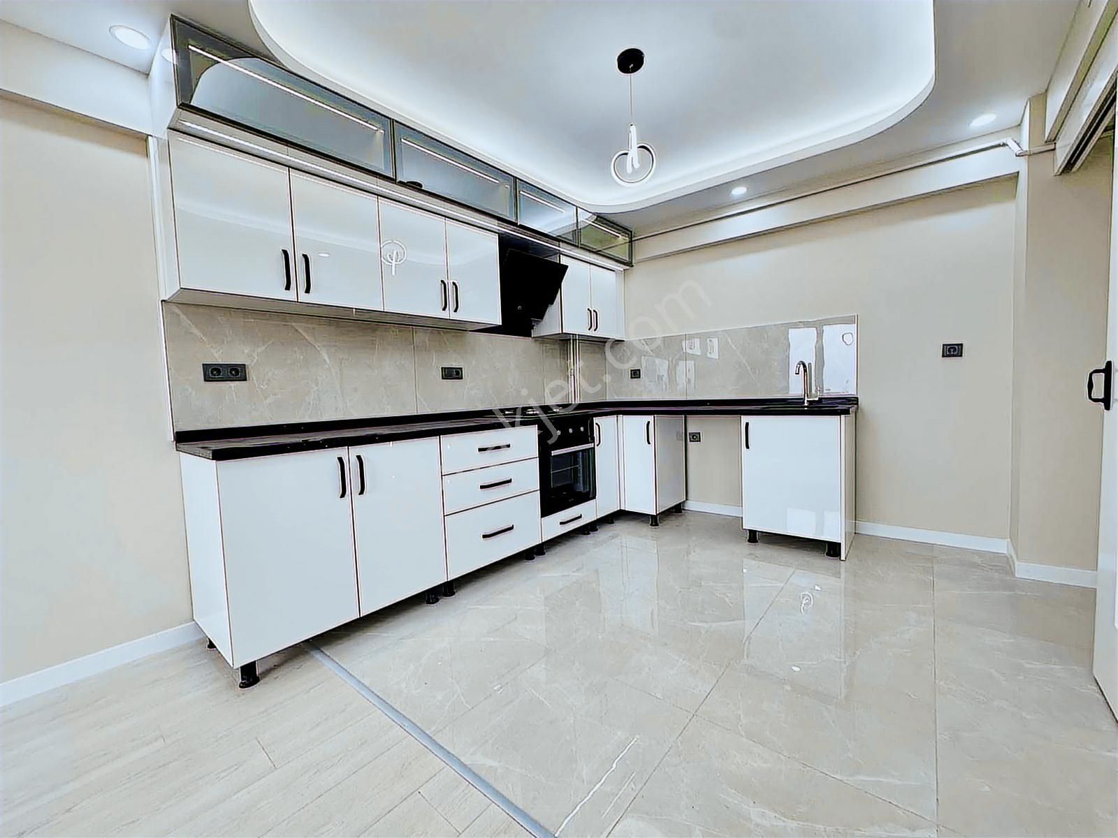 Tenor'dan Çetinemeç Yanı Cd Üzeri 3+1 2bany Manzaralı Lüx Yapılı