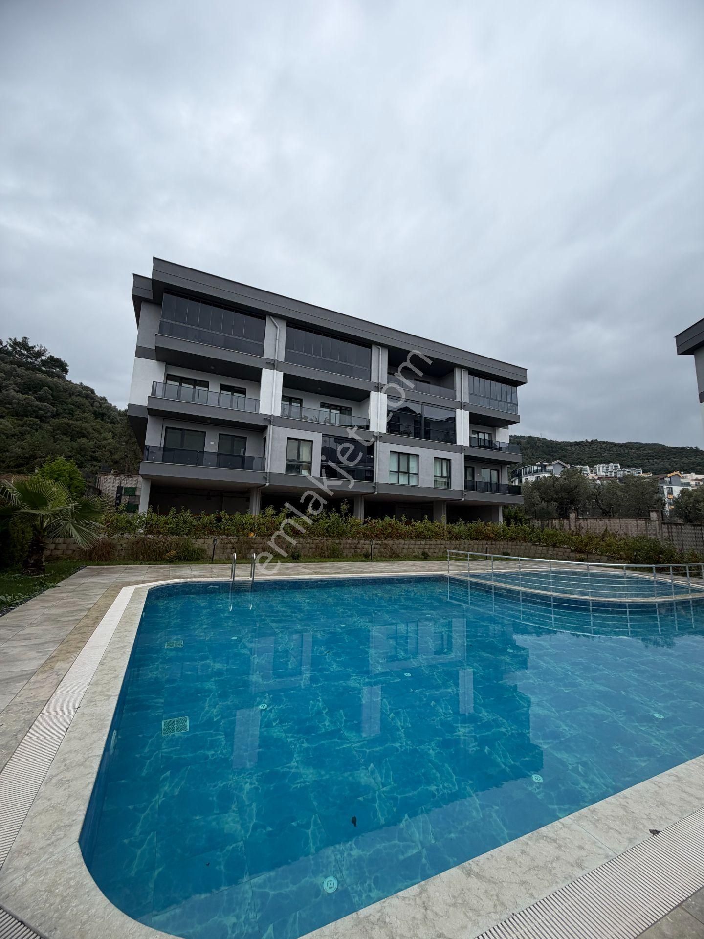Gemlik Kurşunlu'da Lüks 2+1, 107m², Havuzlu, Otoparklı Daire - Görsel 32