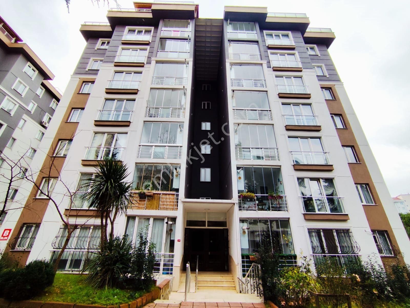 Mertcan Dan Gümüşpınar Mah Site İçi Kredi Limitsiz 3+1 Arakat - Balkonlu