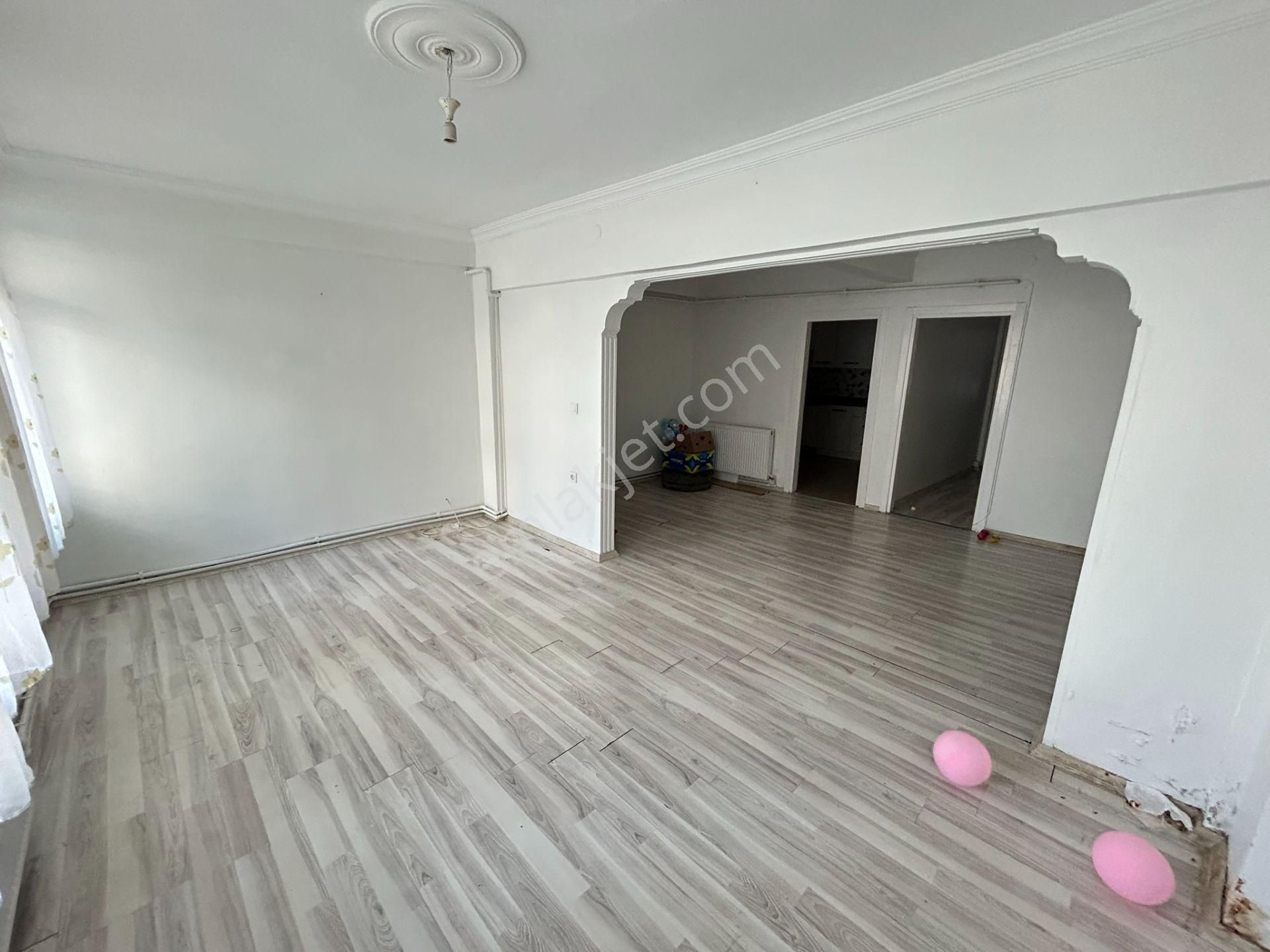 Cihan Emlaktan Kiralık Hacı Yusufta 2+1 Giriş Kat Bahçeli Daire - Görsel 4