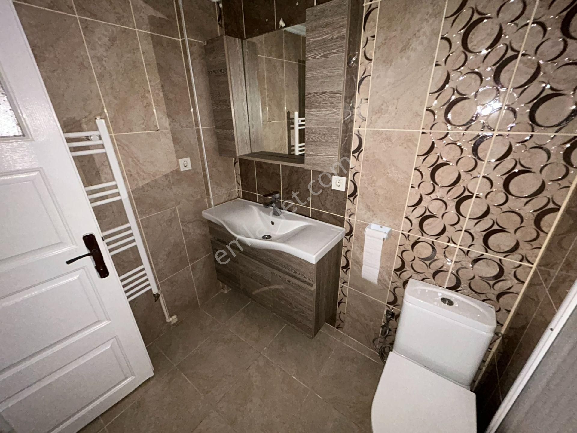 Cihan Emlaktan Kiralık Hacı Yusufta 2+1 Giriş Kat Bahçeli Daire - Görsel 15