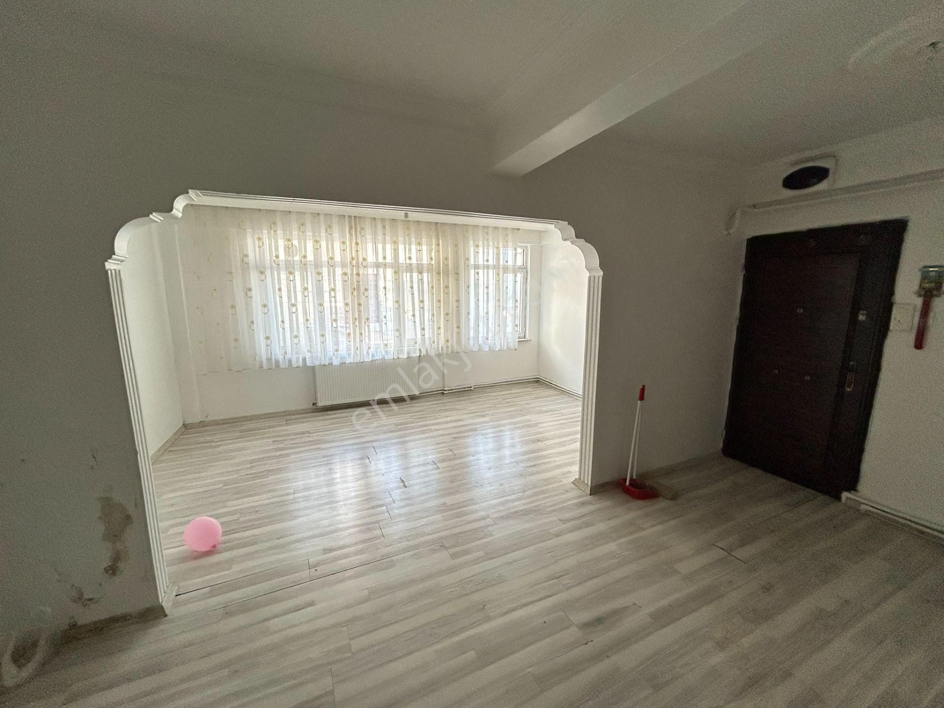 Cihan Emlaktan Kiralık Hacı Yusufta 2+1 Giriş Kat Bahçeli Daire - Görsel 6