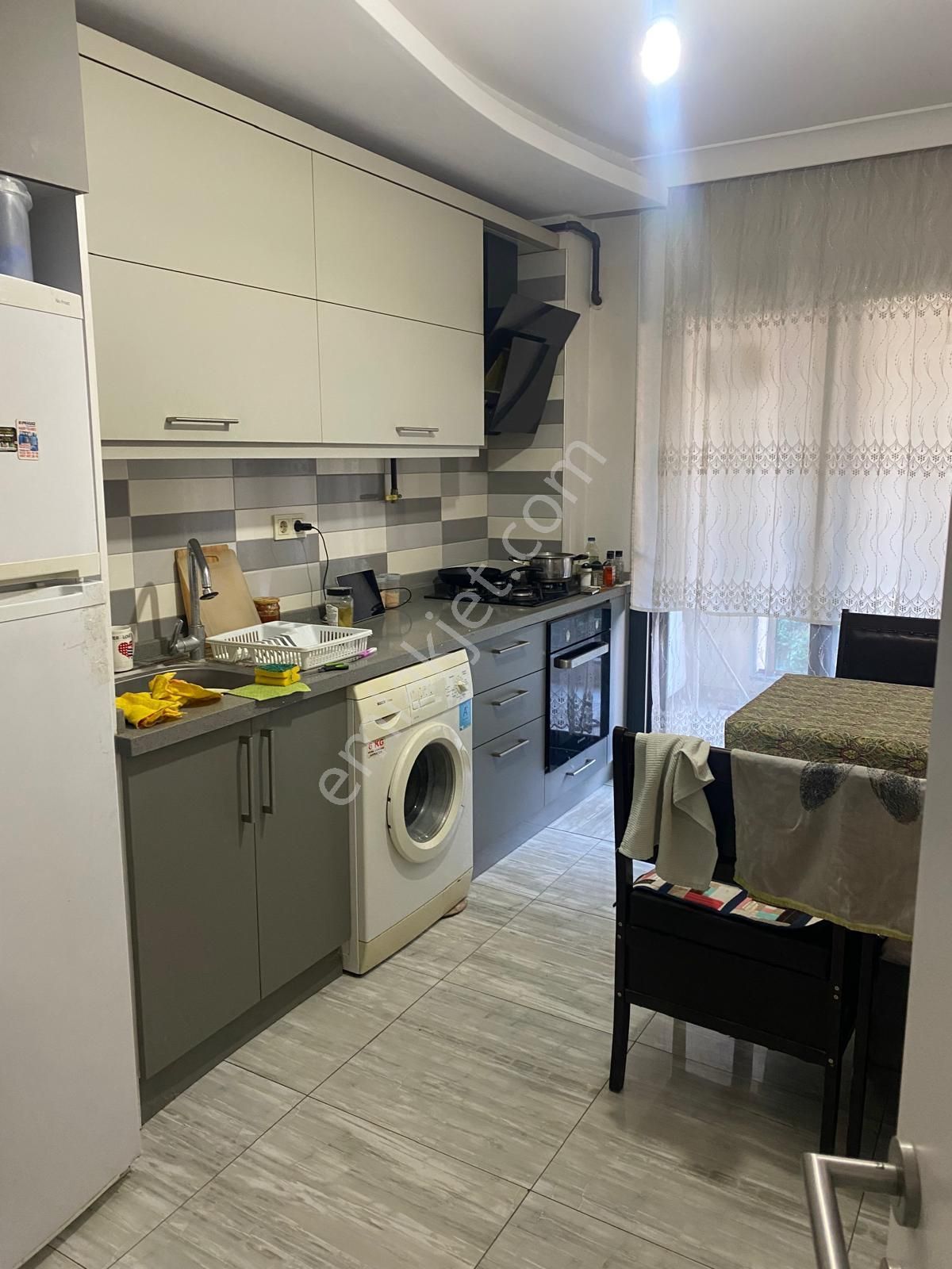 Bayraklı Emek Mahallesinde Site İçerisinde 3+1 Satılık Daire