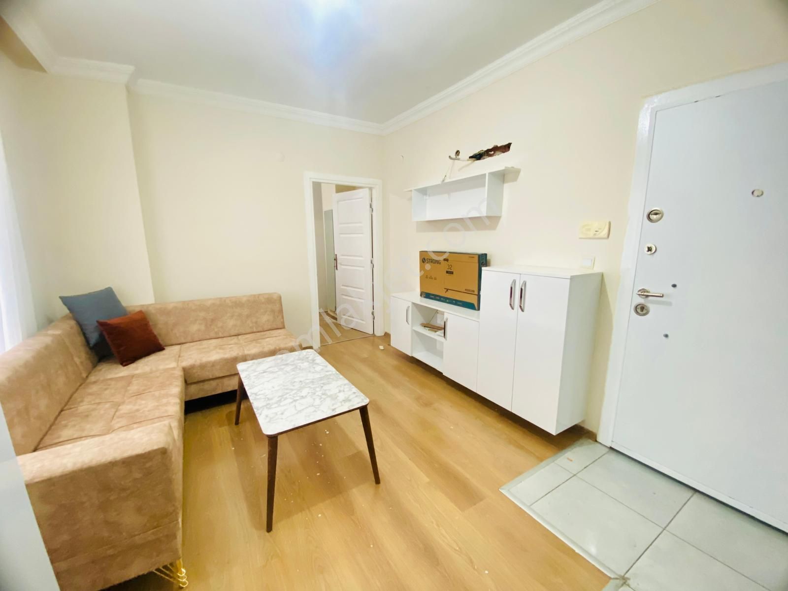 Ulusoy Caddesinde Arakat Sıfır Eşyalı Kiralık 1+1