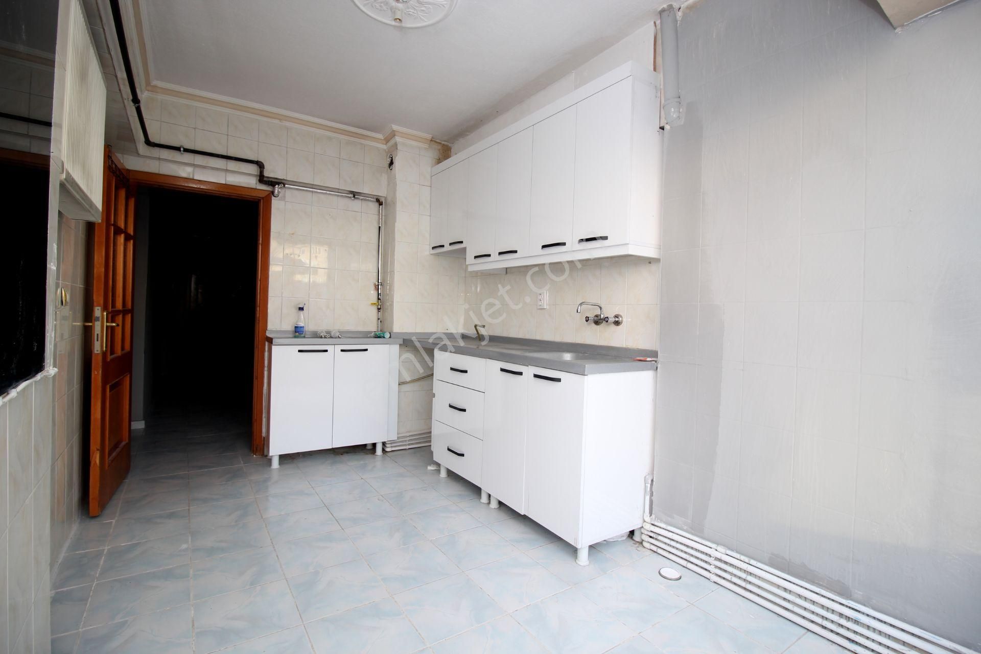 Emre Emlaktan Elvankent 14.cadde Cepheli 3+1 Kiralık Ofis Veya Daire - Görsel 3