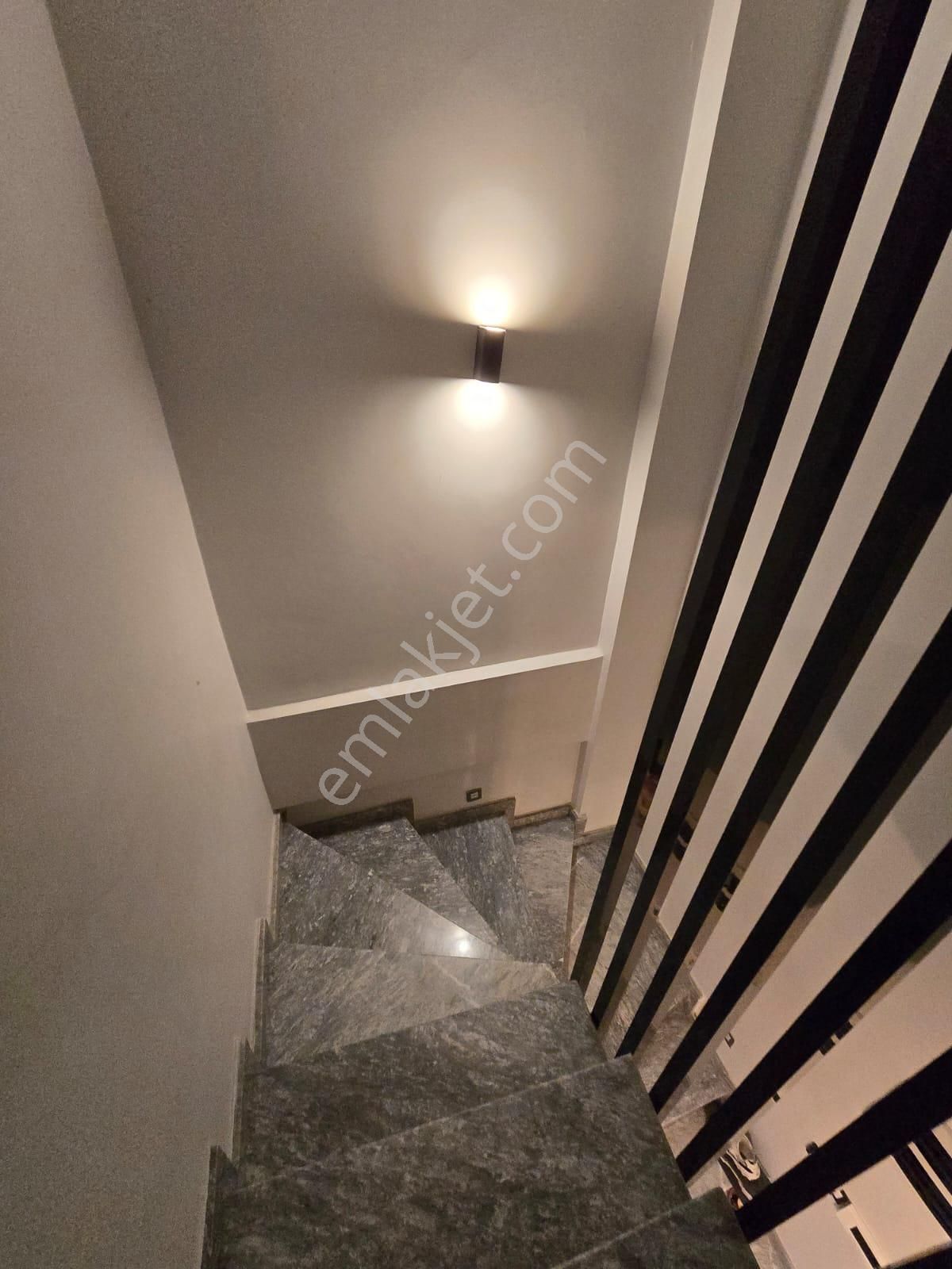 Balçovada Metro Yakını İçi Yapılı D.gazlı Tripleks 4+1 Satılık Daire - Görsel 8