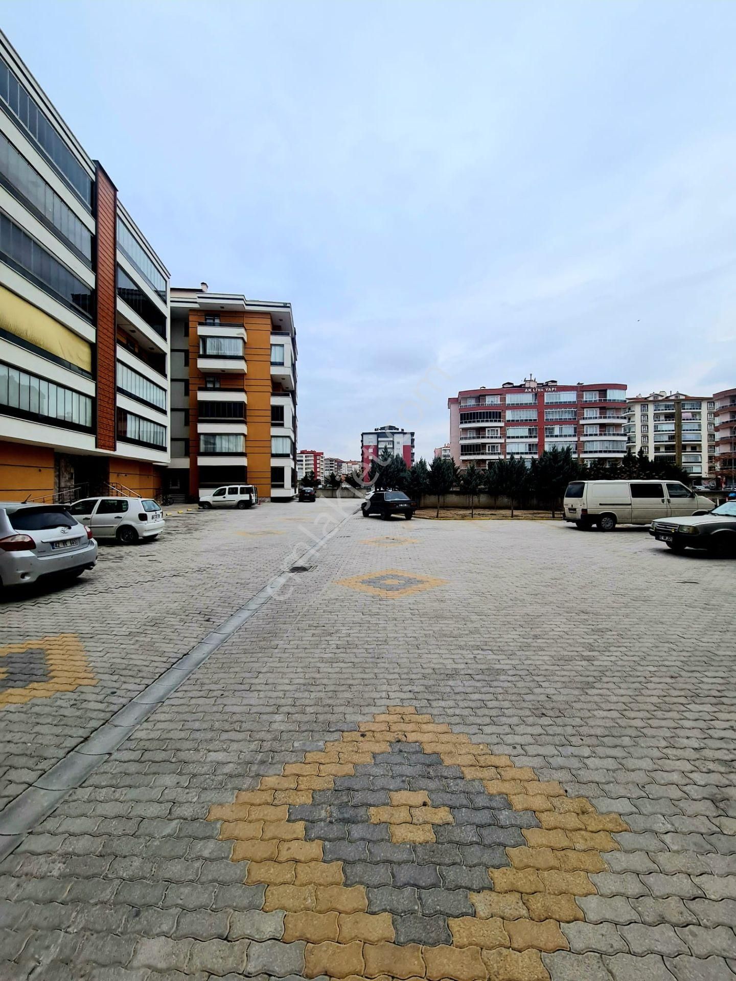 Erenler Mah. Ev Kurumlarına Uygun Satılık 3+1 Ara Kat Lüks Daire - Görsel 4