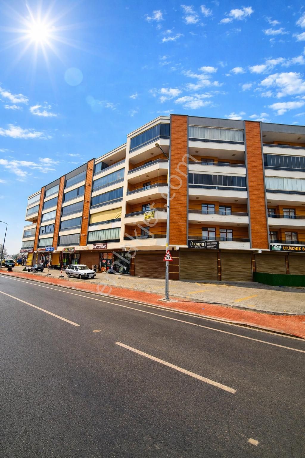 Erenler Mah. Ev Kurumlarına Uygun Satılık 3+1 Ara Kat Lüks Daire