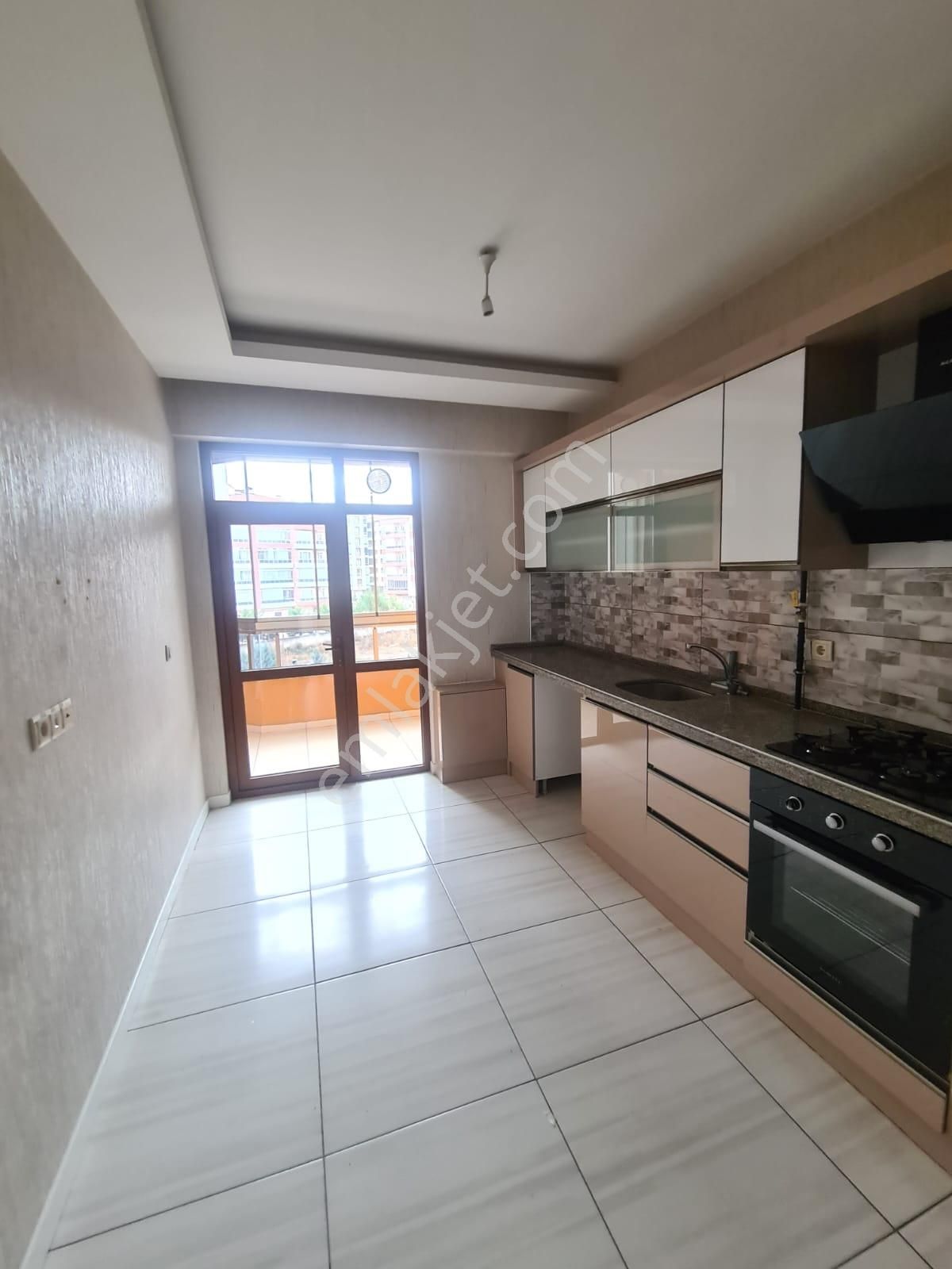 Erenler Mah. Ev Kurumlarına Uygun Satılık 3+1 Ara Kat Lüks Daire - Görsel 9