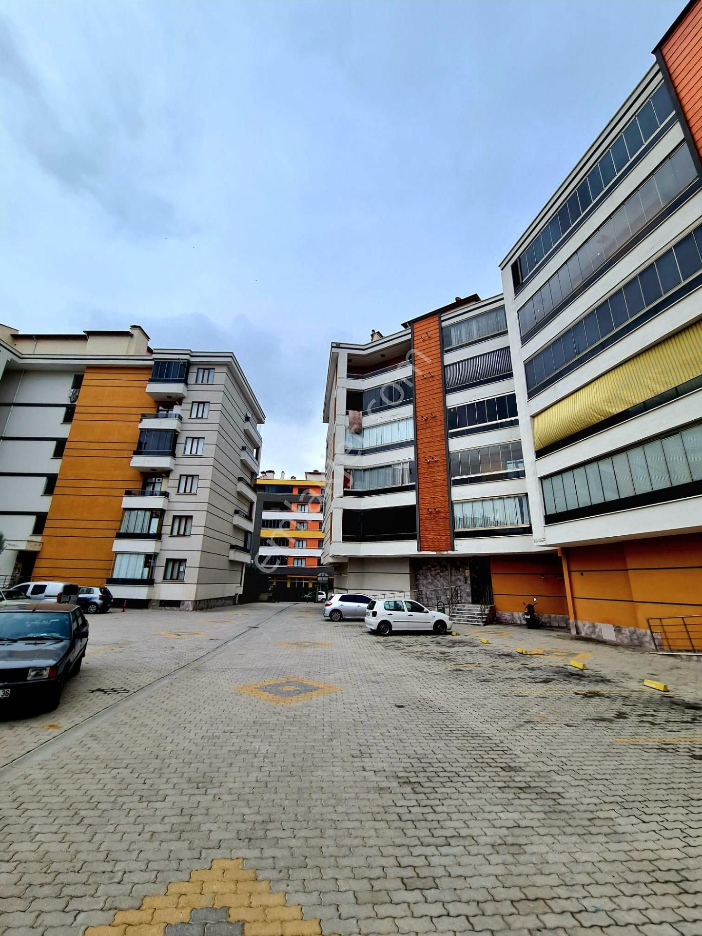 Erenler Mah. Ev Kurumlarına Uygun Satılık 3+1 Ara Kat Lüks Daire - Görsel 5