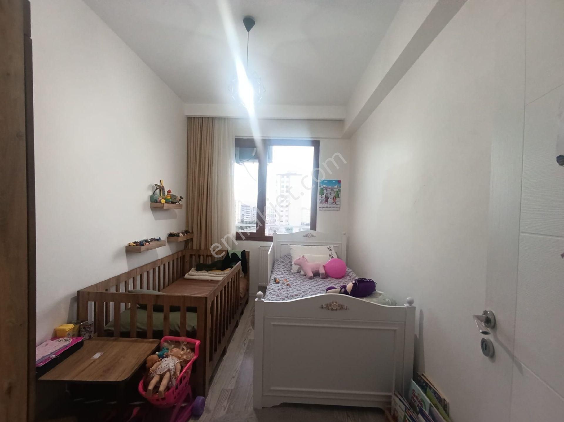 Barış Mahallesi Yeşil Kubbe Camii Civarında 3+1 Acil Satılık Daire!!! - Görsel 3