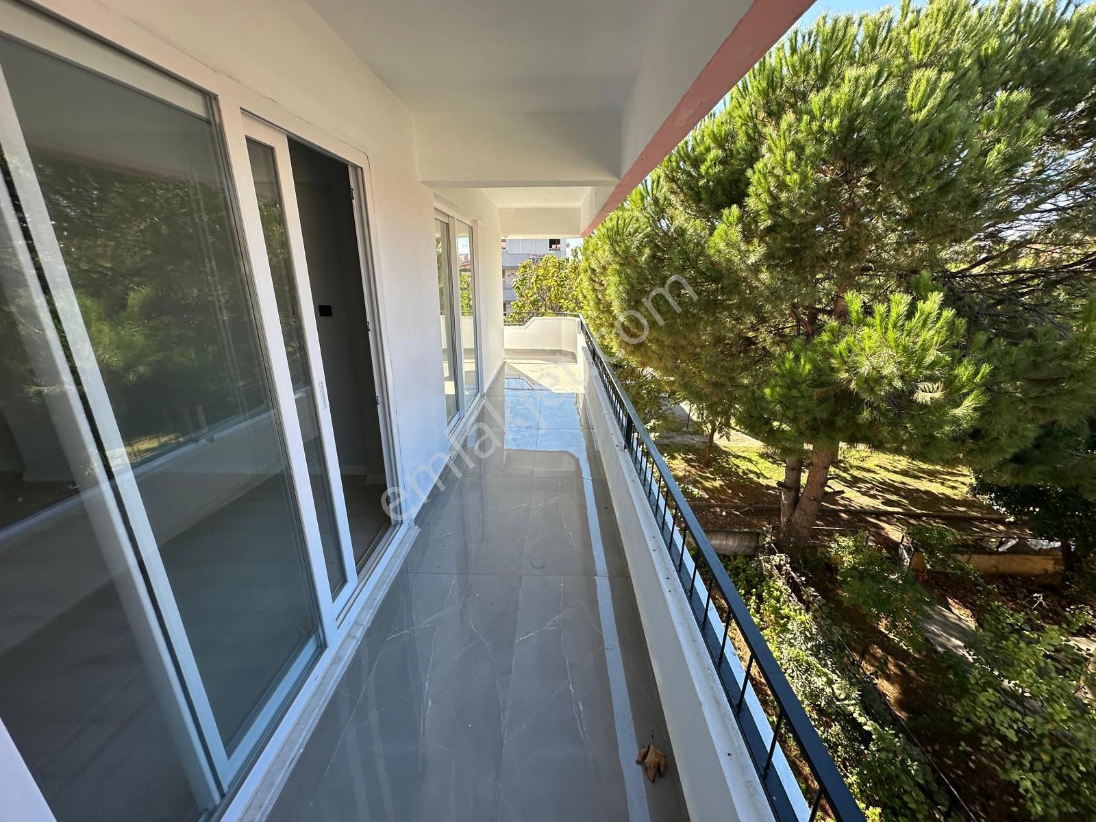 🏡 Referans'tan Akçay'da Doğa Manzaralı Ön Cephe Arakat Denize Yakın 2+1 Daire - Görsel 8