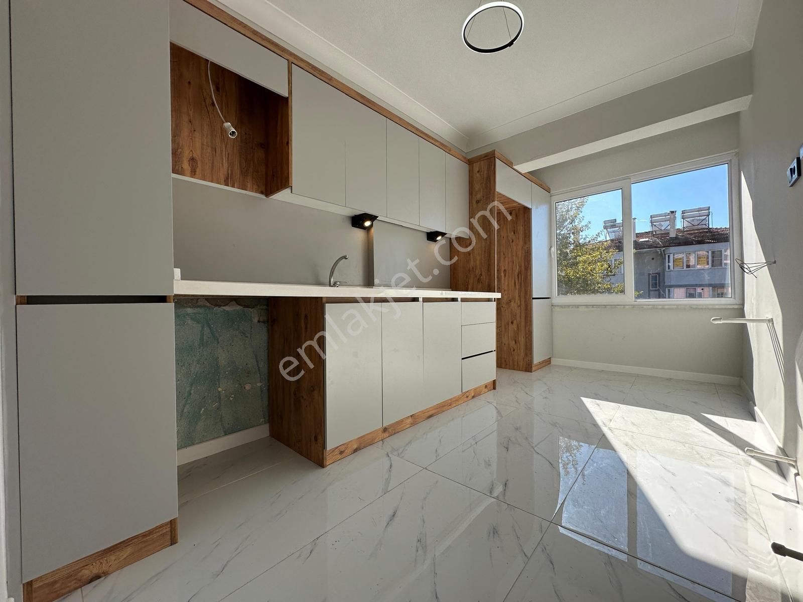 🏡 Referans'tan Akçay'da Doğa Manzaralı Ön Cephe Arakat Denize Yakın 2+1 Daire - Görsel 9