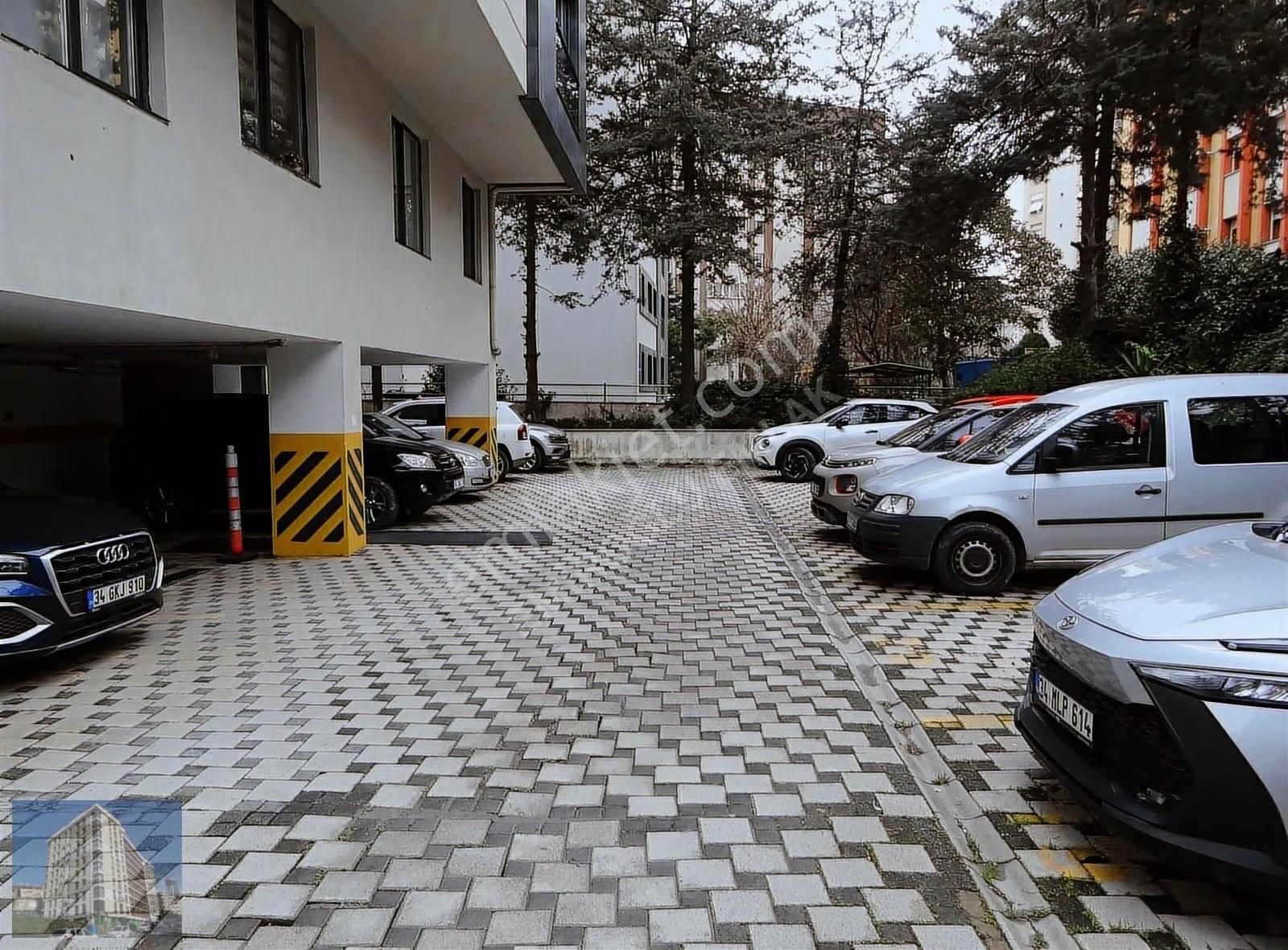 Kozyatağı Merkezde Genç Apt.ebev.lüks Kiralık Daire 3+1,120m2. - Görsel 14