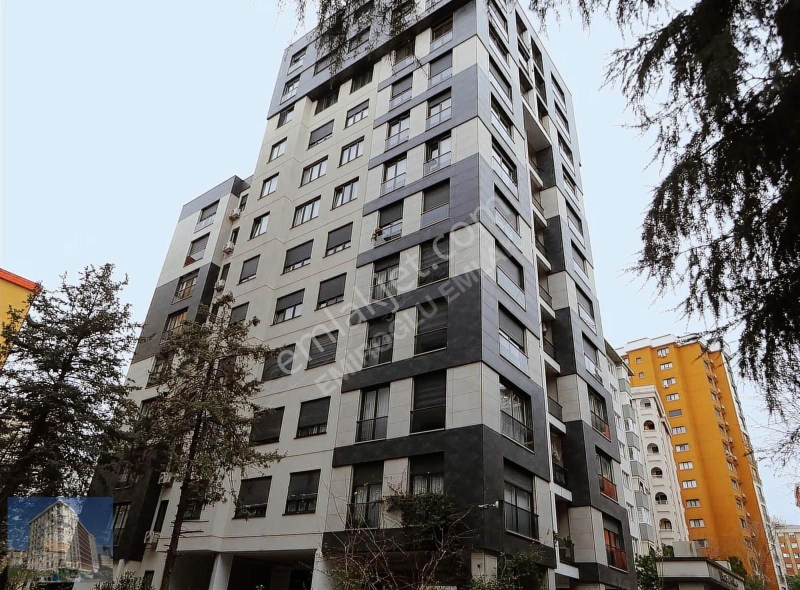 Kozyatağı Merkezde Genç Apt.ebev.lüks Kiralık Daire 3+1,120m2.