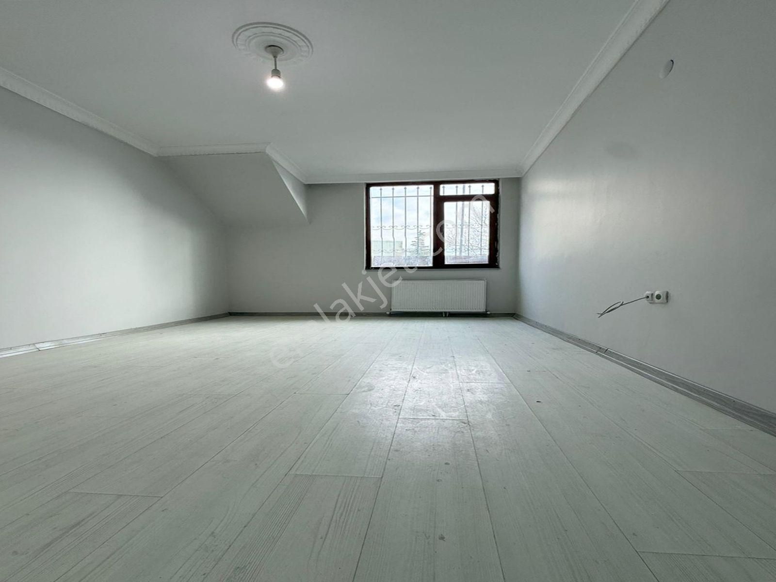 Akçaburgaz Mahallesi Yeni Bina 2+1 Düzgiriş Gibi İskanlı Daire! - Görsel 8