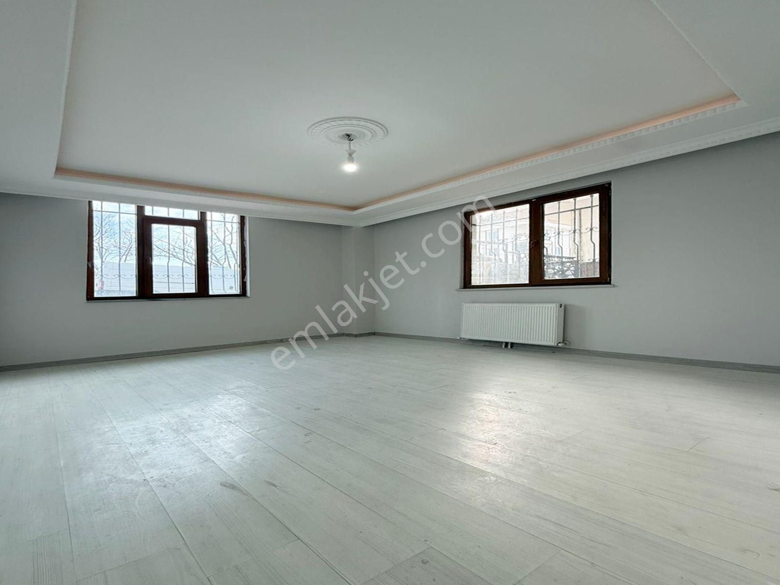 Akçaburgaz Mahallesi Yeni Bina 2+1 Düzgiriş Gibi İskanlı Daire!