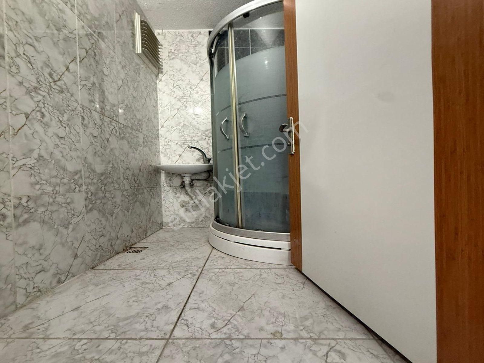 Akçaburgaz Mahallesi Yeni Bina 2+1 Düzgiriş Gibi İskanlı Daire! - Görsel 5