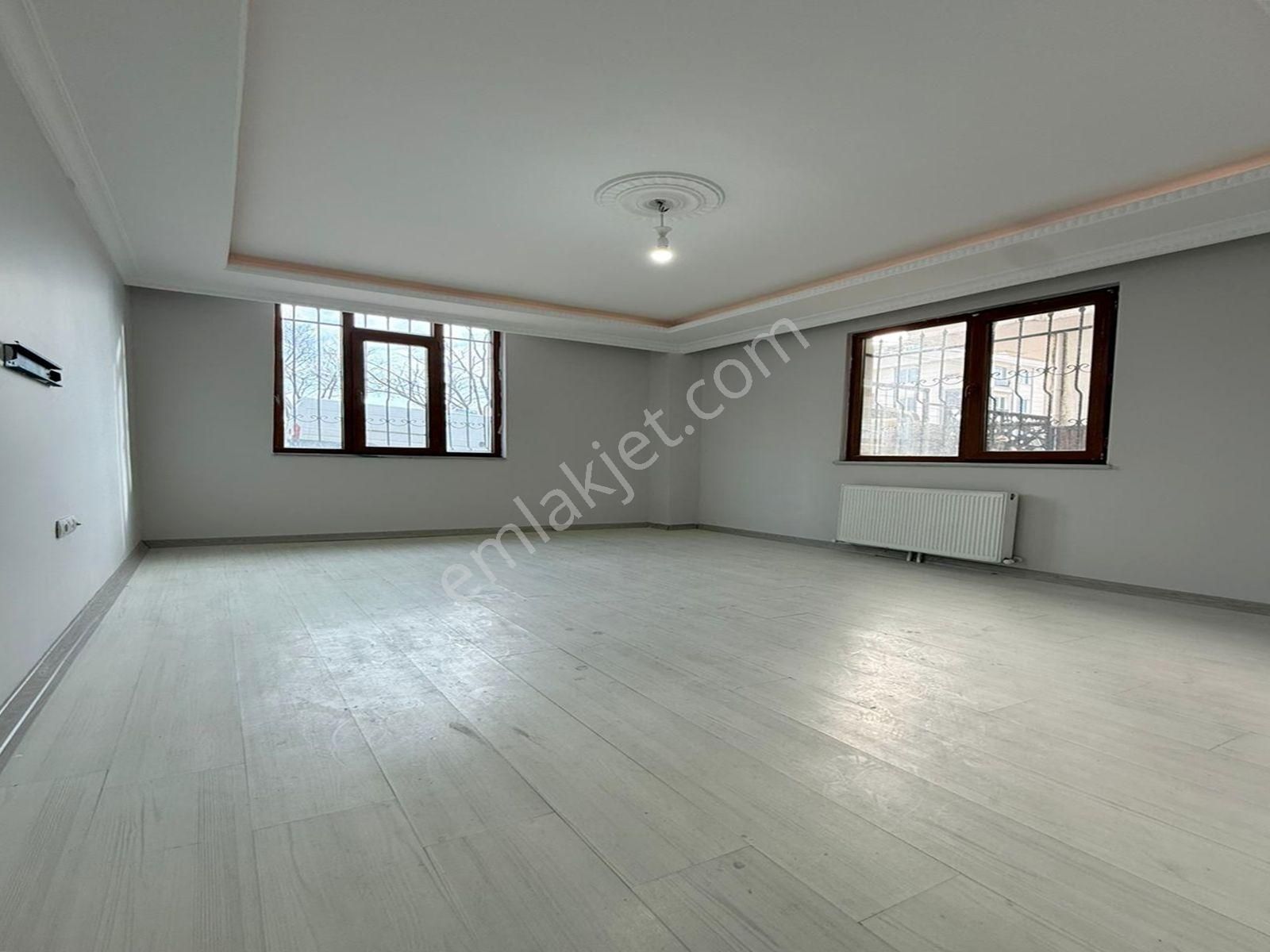 Akçaburgaz Mahallesi Yeni Bina 2+1 Düzgiriş Gibi İskanlı Daire! - Görsel 4