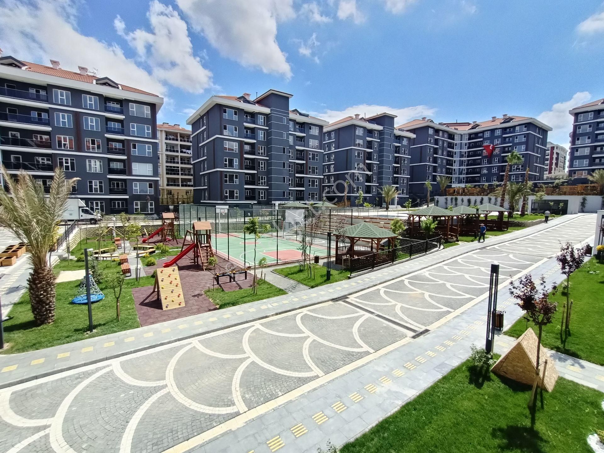 Silivri Atabek Konutlarında Havuz Peyzaj Cephe 3+1 Kiralık Daire - Görsel 5