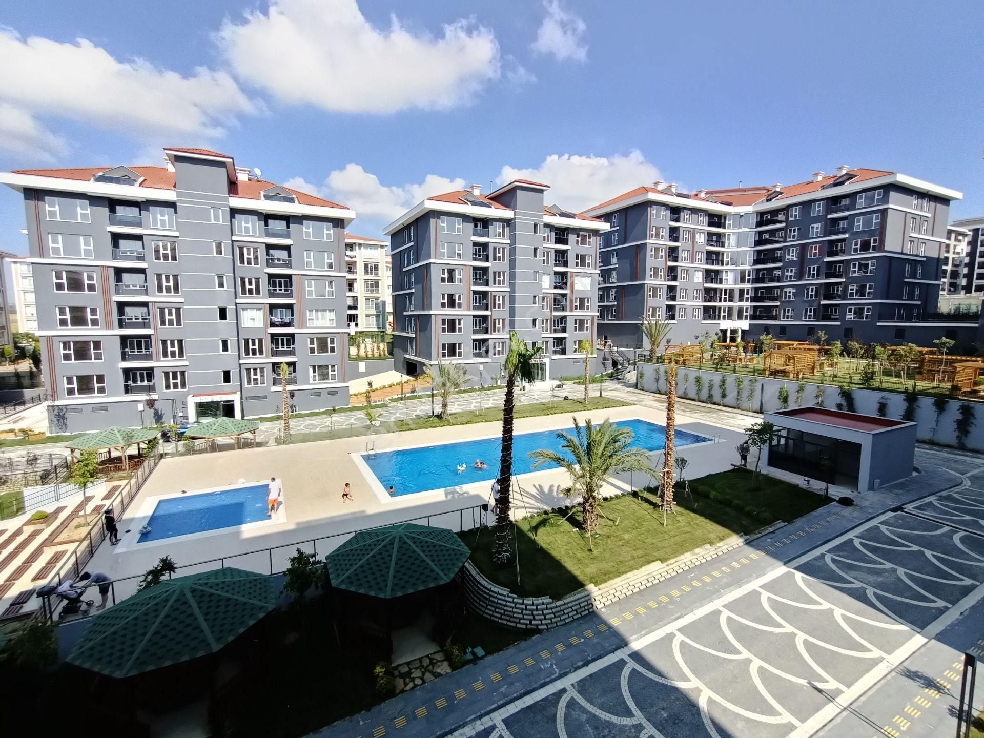 Silivri Atabek Konutlarında Havuz Peyzaj Cephe 3+1 Kiralık Daire - Görsel 16